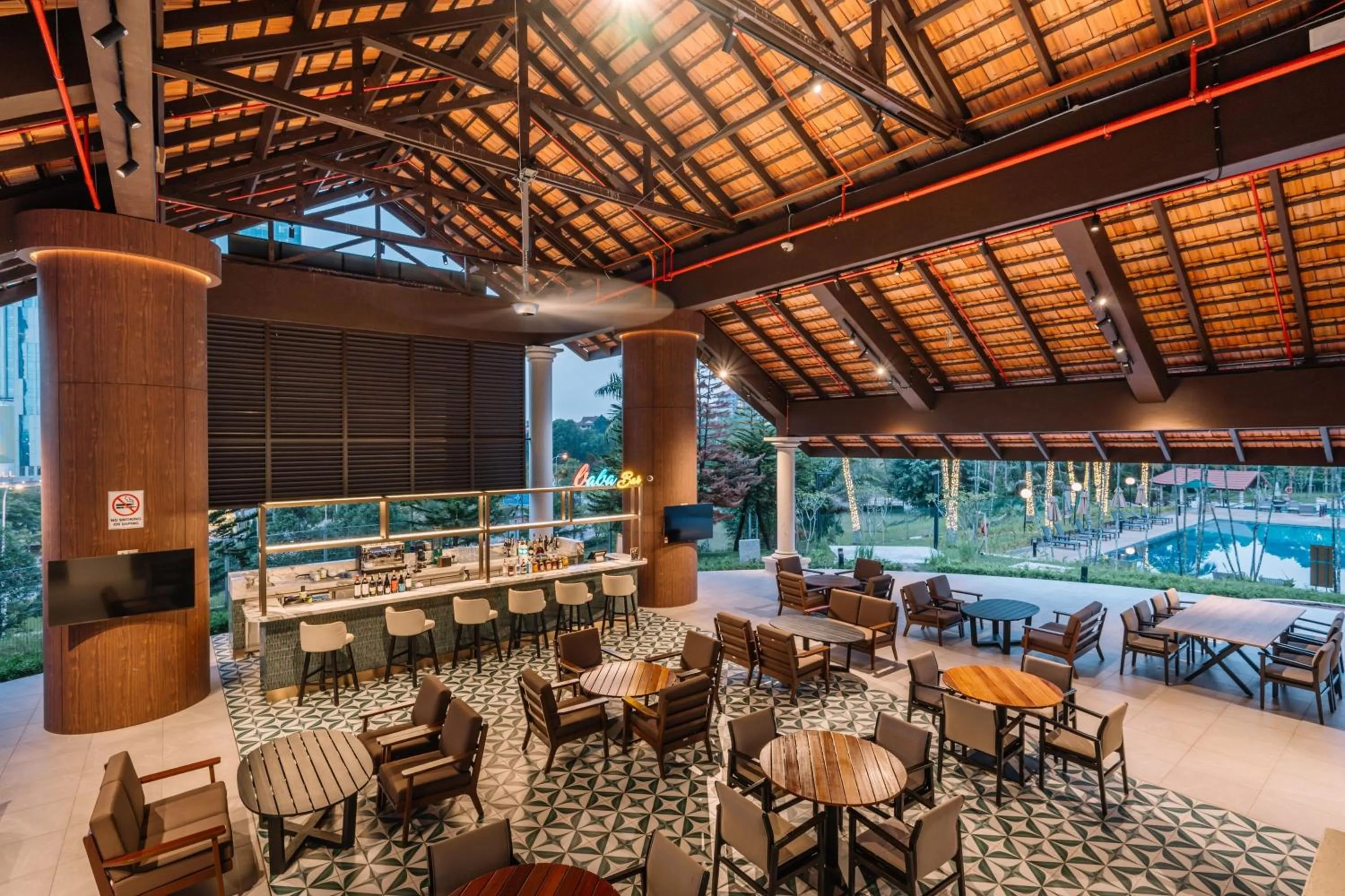 Lounge or bar in Palm Garden Hotel, Putrajaya, a Tribute Portfolio Hotel