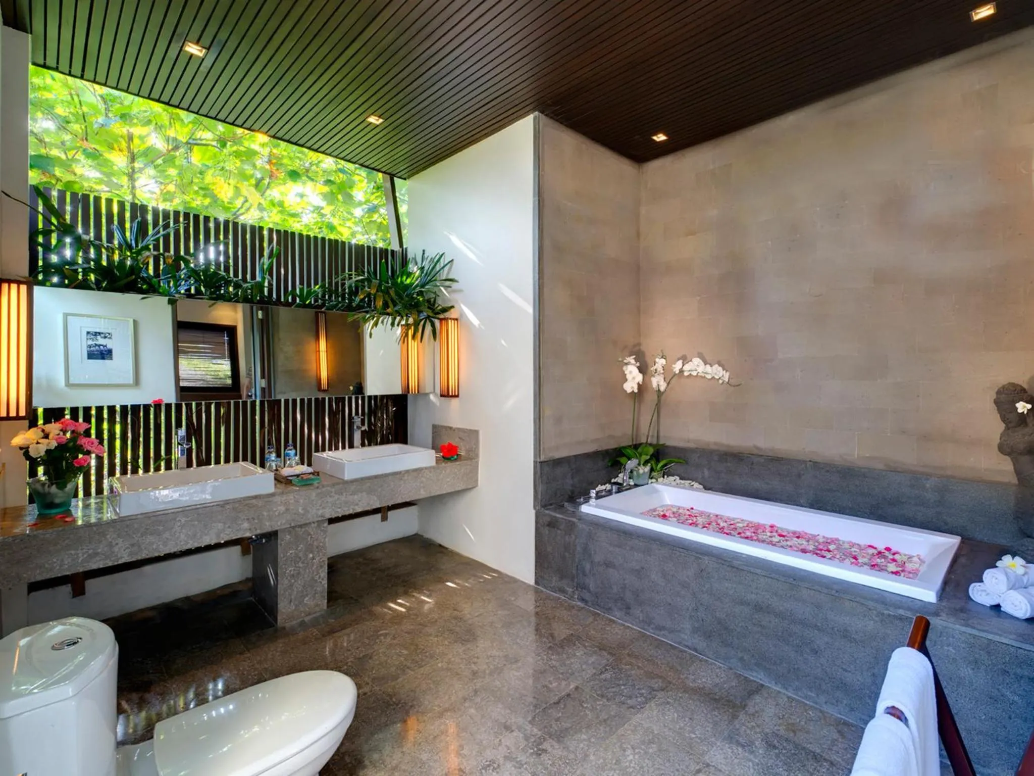Bathroom in Kanishka Villas