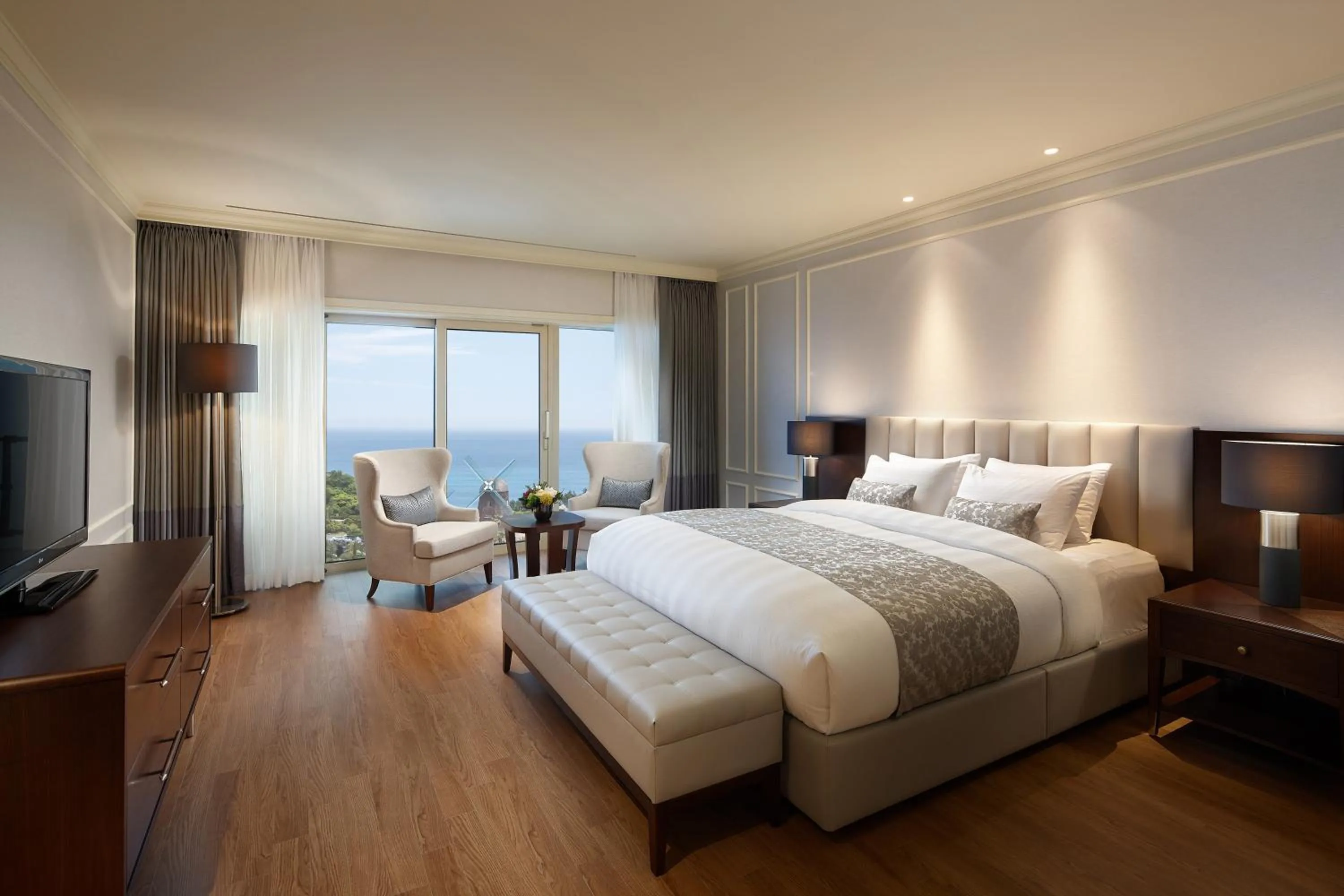 Sea view, Bed in Lotte Hotel Jeju
