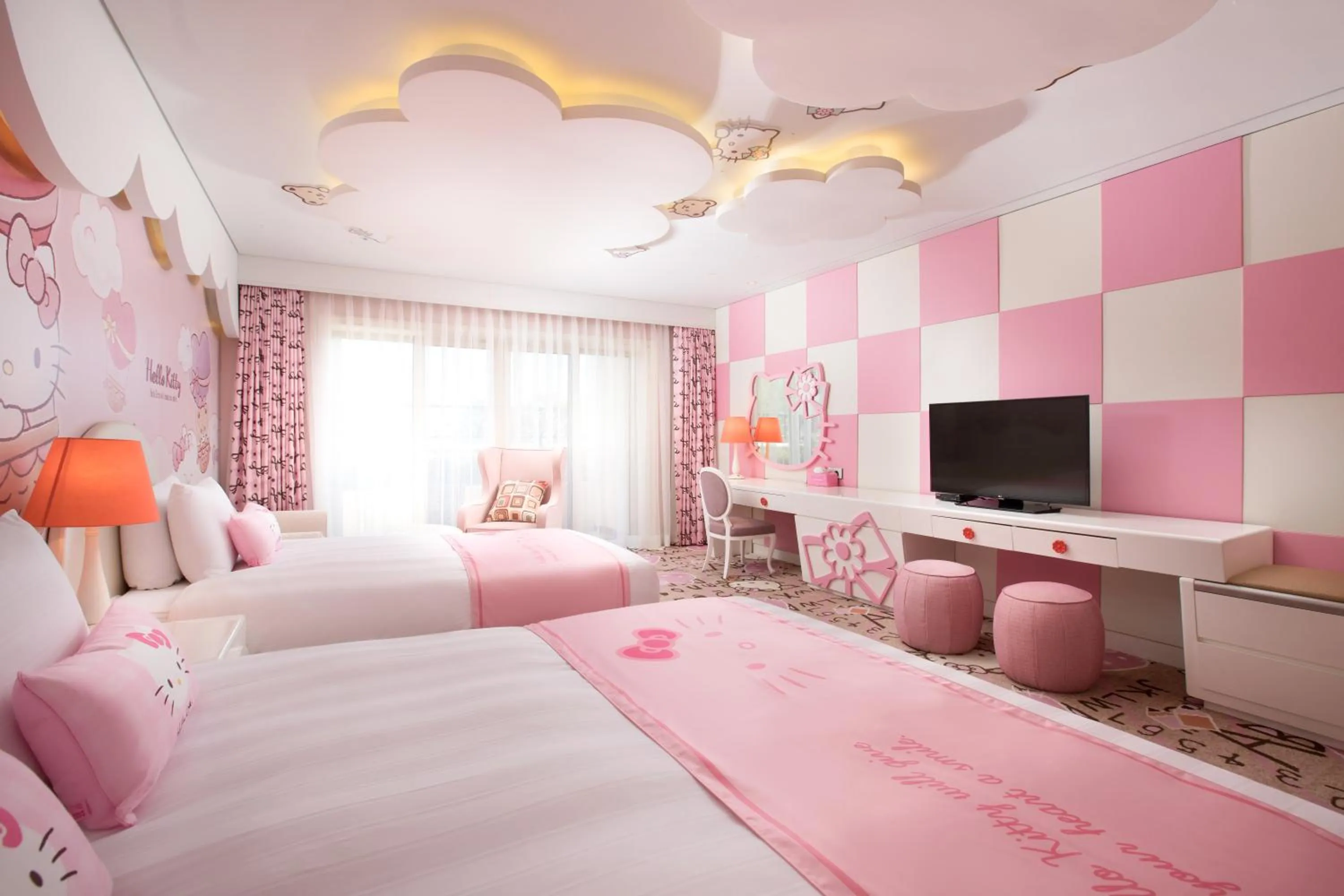 Photo of the whole room, Bed in Lotte Hotel Jeju