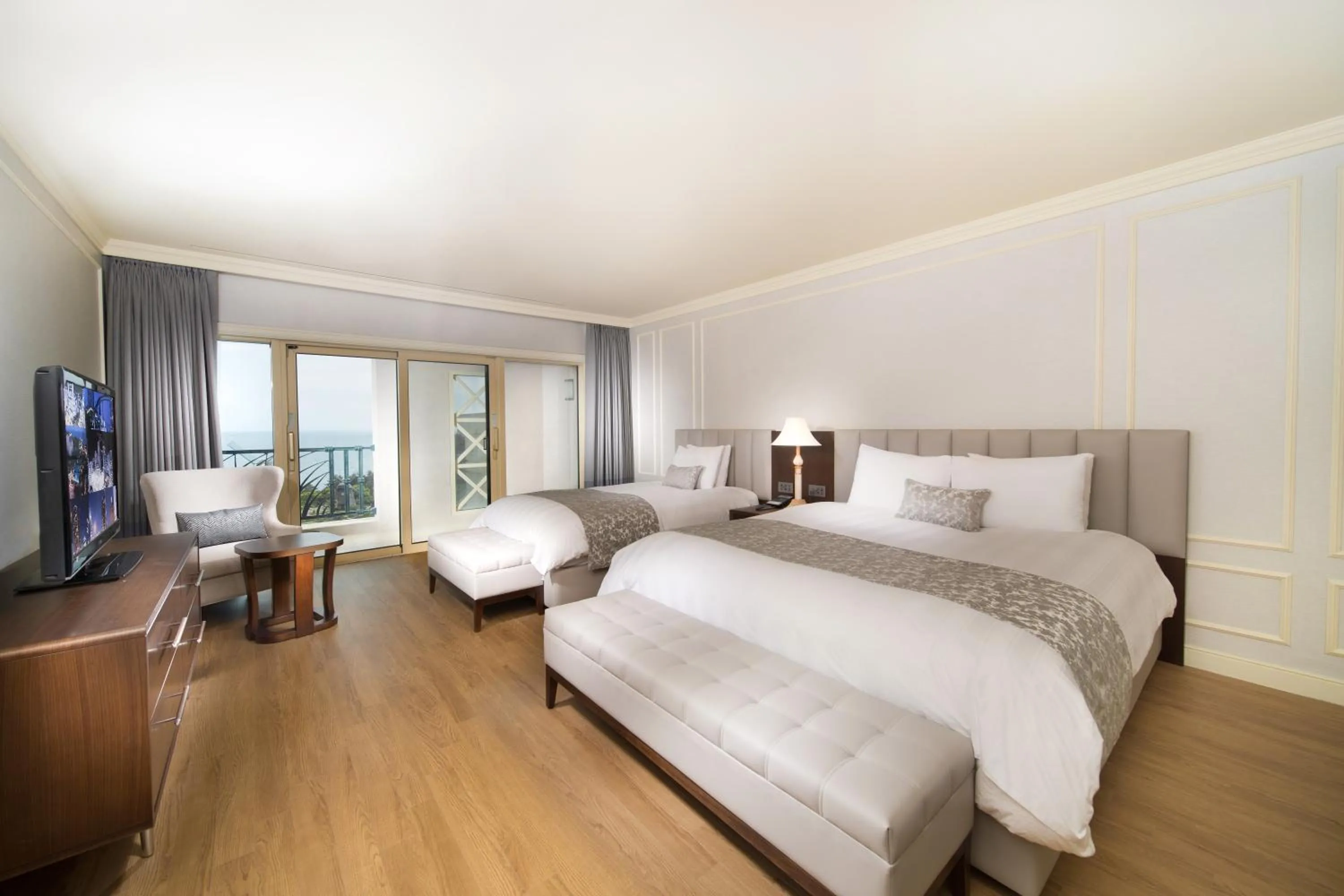 Bed in Lotte Hotel Jeju