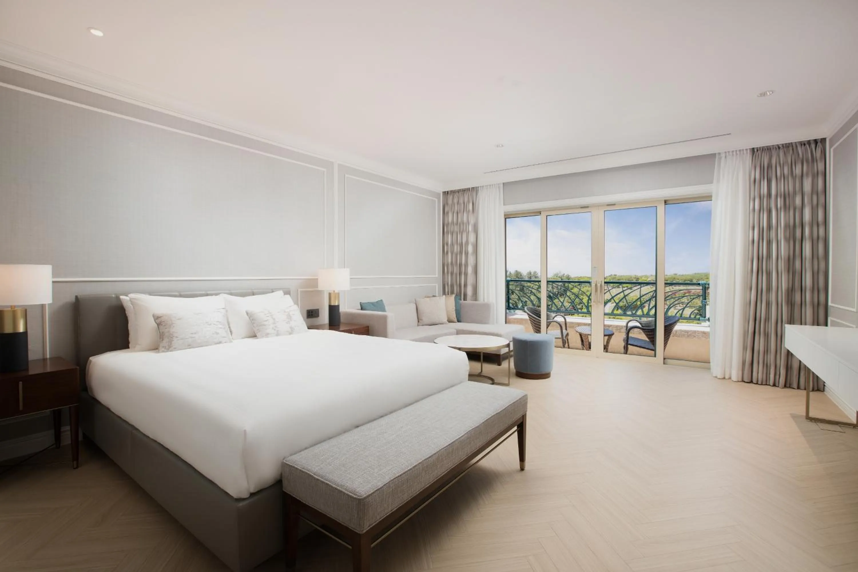 Photo of the whole room, Bed in Lotte Hotel Jeju