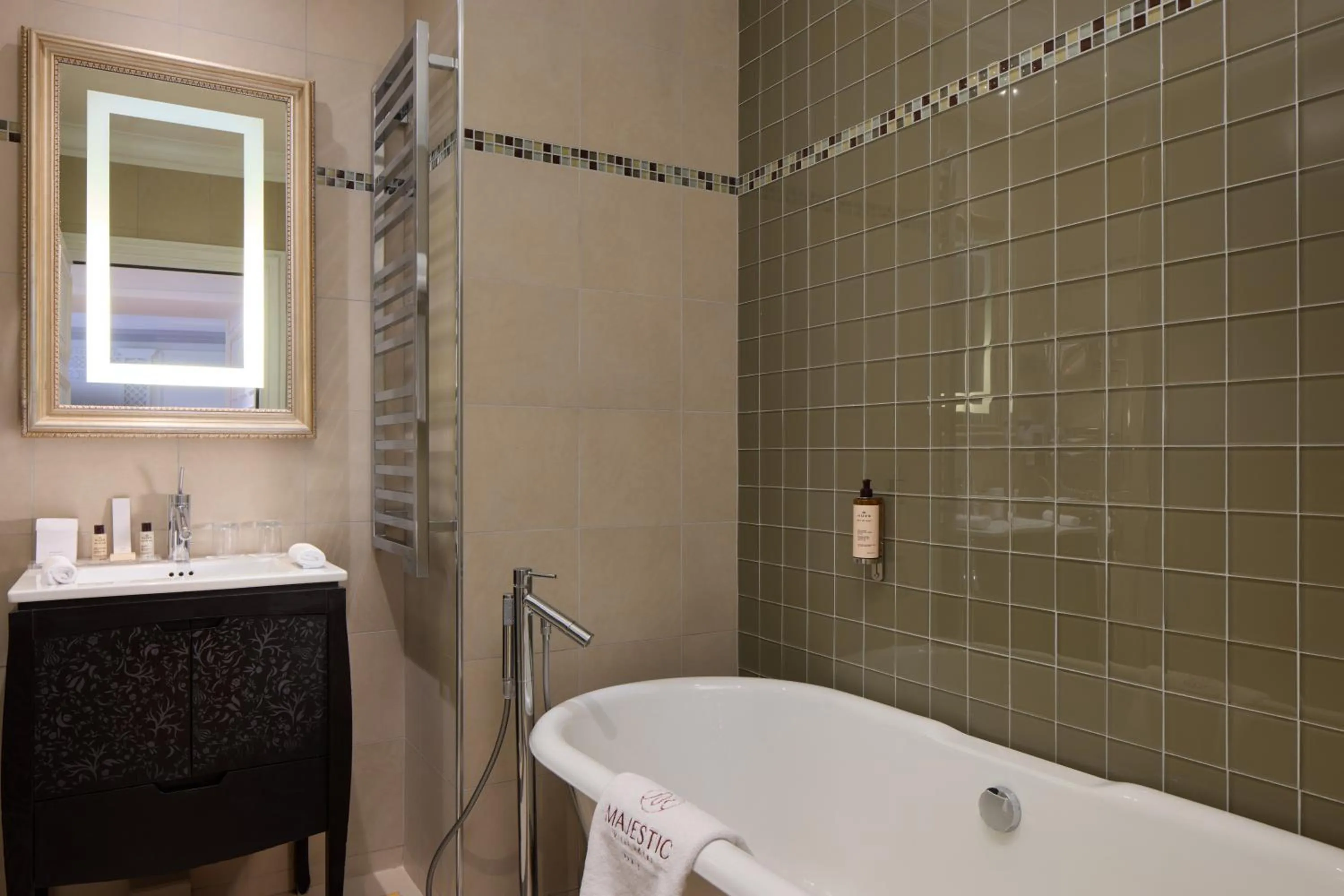 Bathroom in Majestic Hotel Spa - Champs Elysées