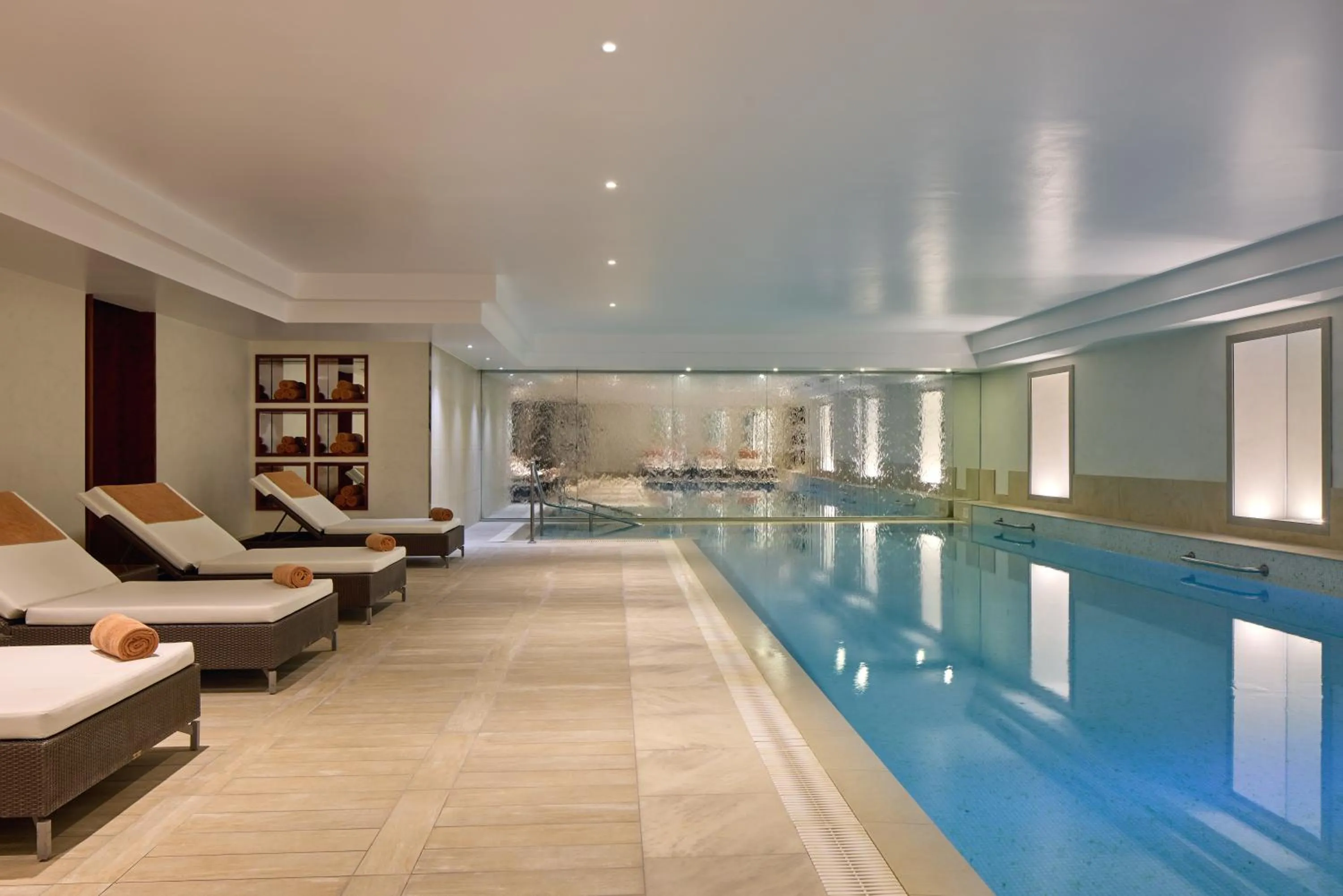 Swimming pool in Majestic Hotel Spa - Champs Elysées