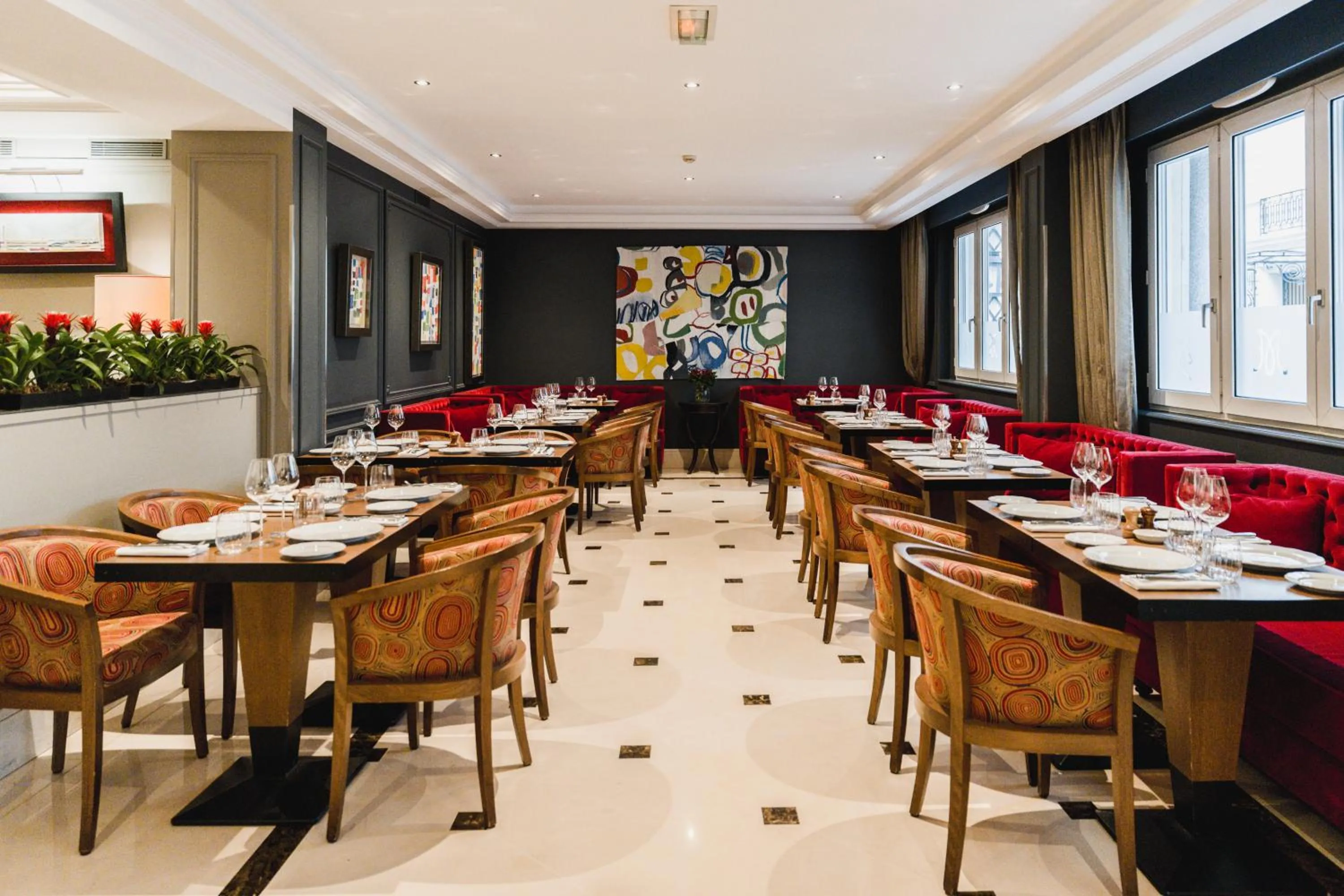 Restaurant/places to eat in Majestic Hotel Spa - Champs Elysées