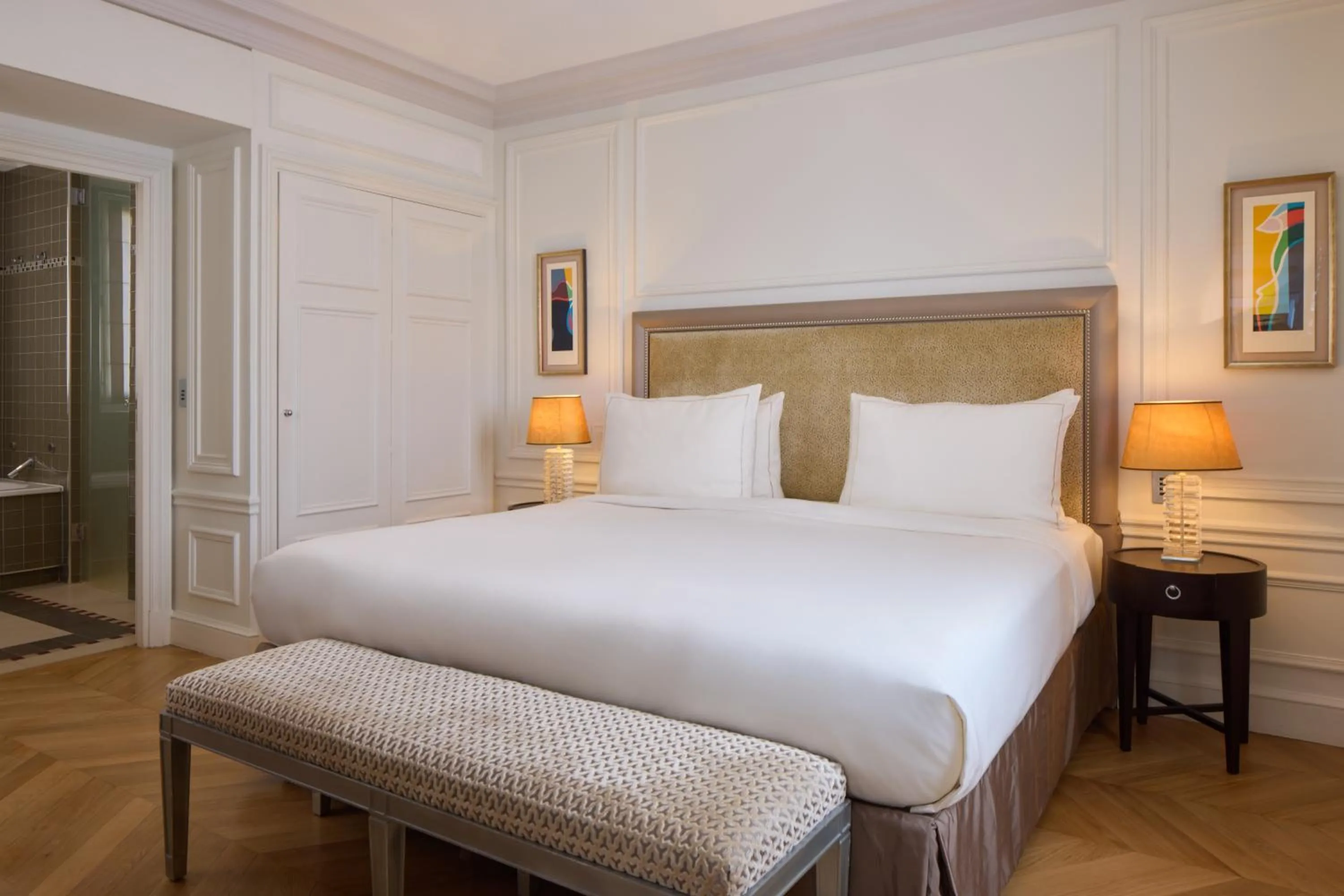 Bedroom, Bed in Majestic Hotel Spa - Champs Elysées