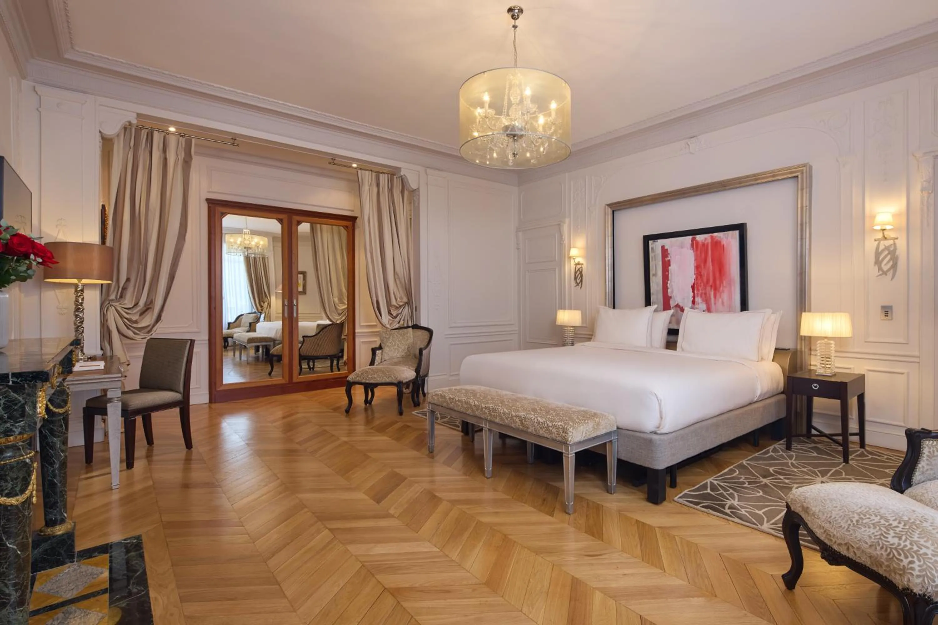 Bedroom, Bed in Majestic Hotel Spa - Champs Elysées