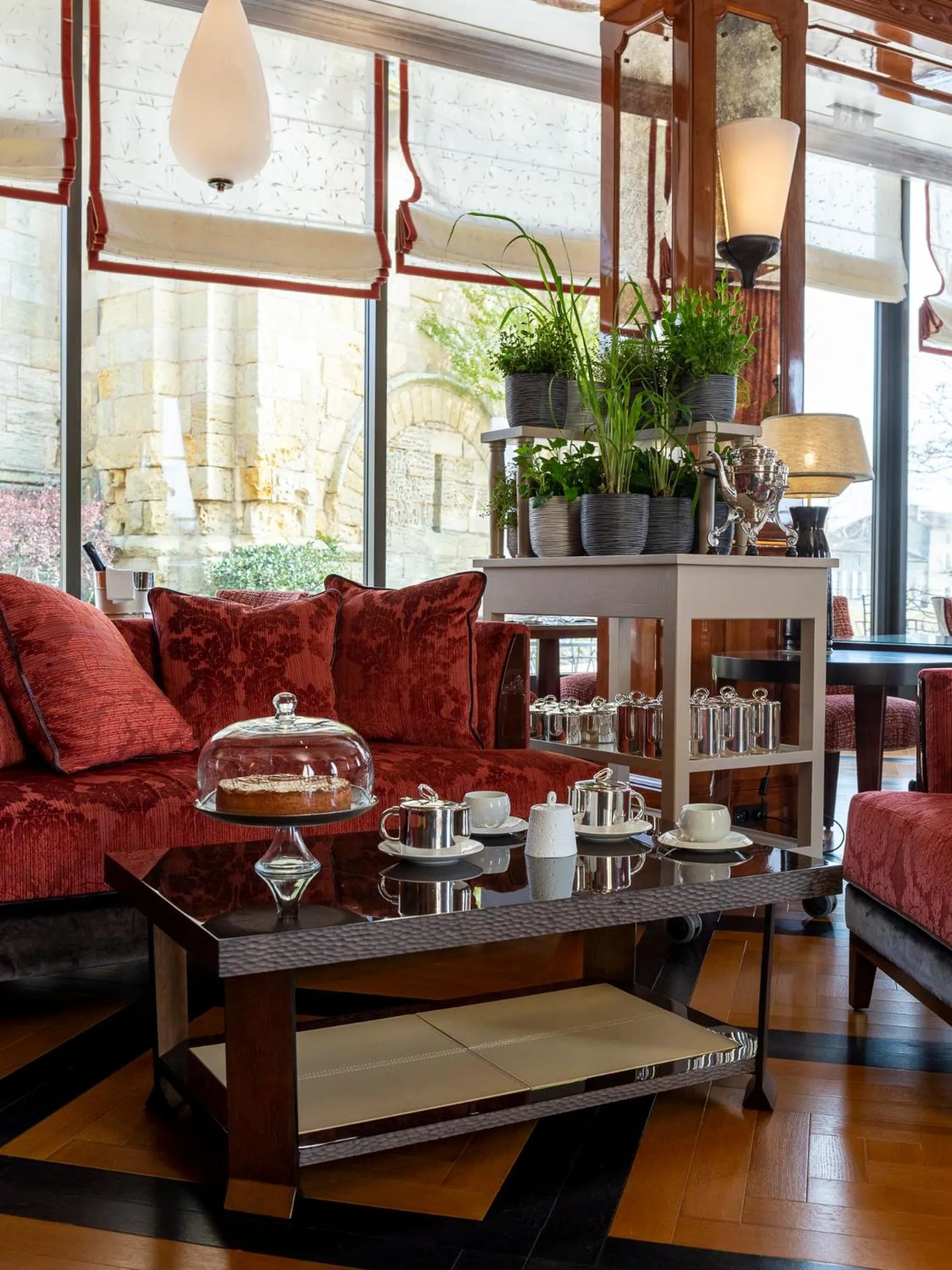 Lounge or bar in Hôtel de Pavie