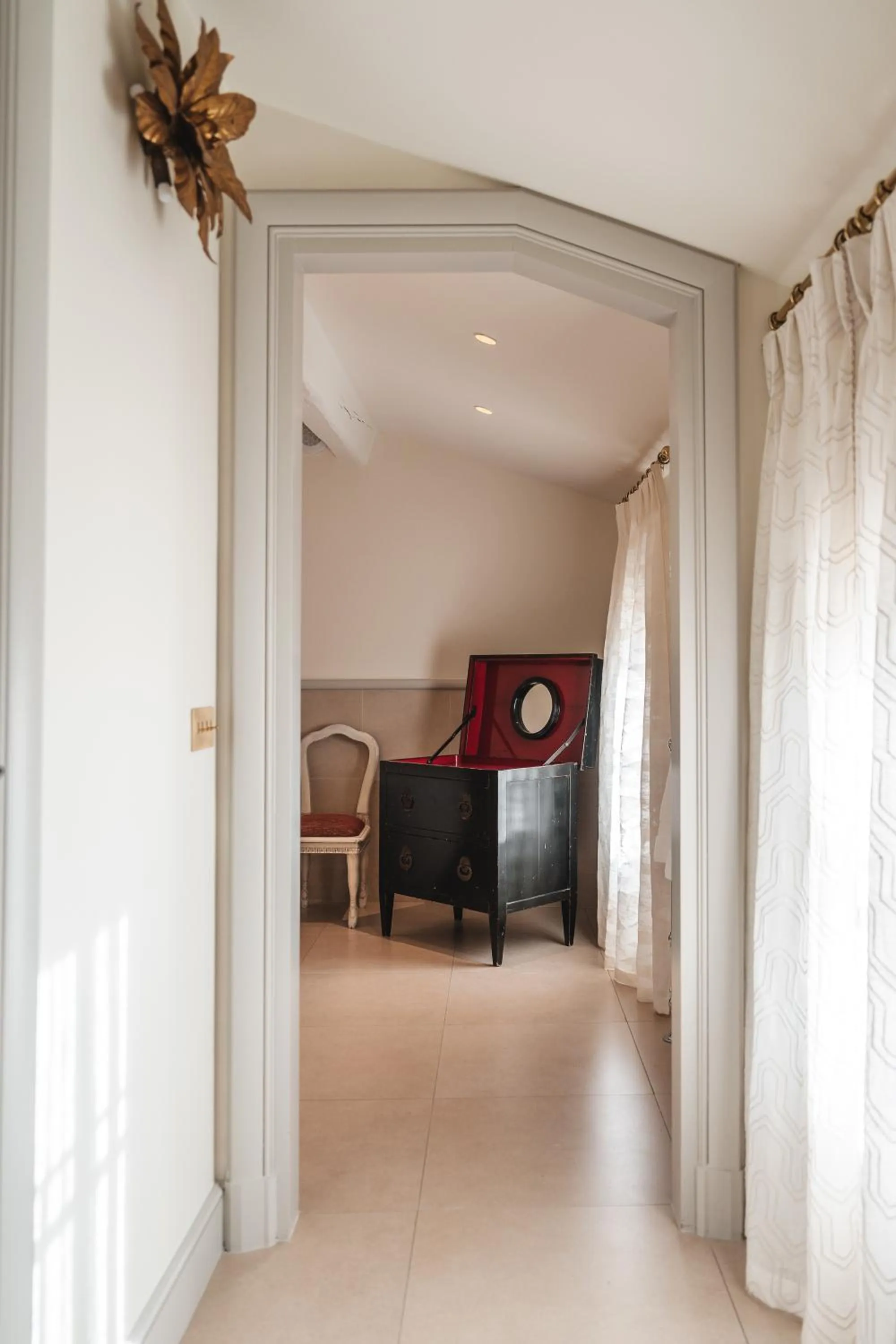 Bathroom in Hôtel de Pavie