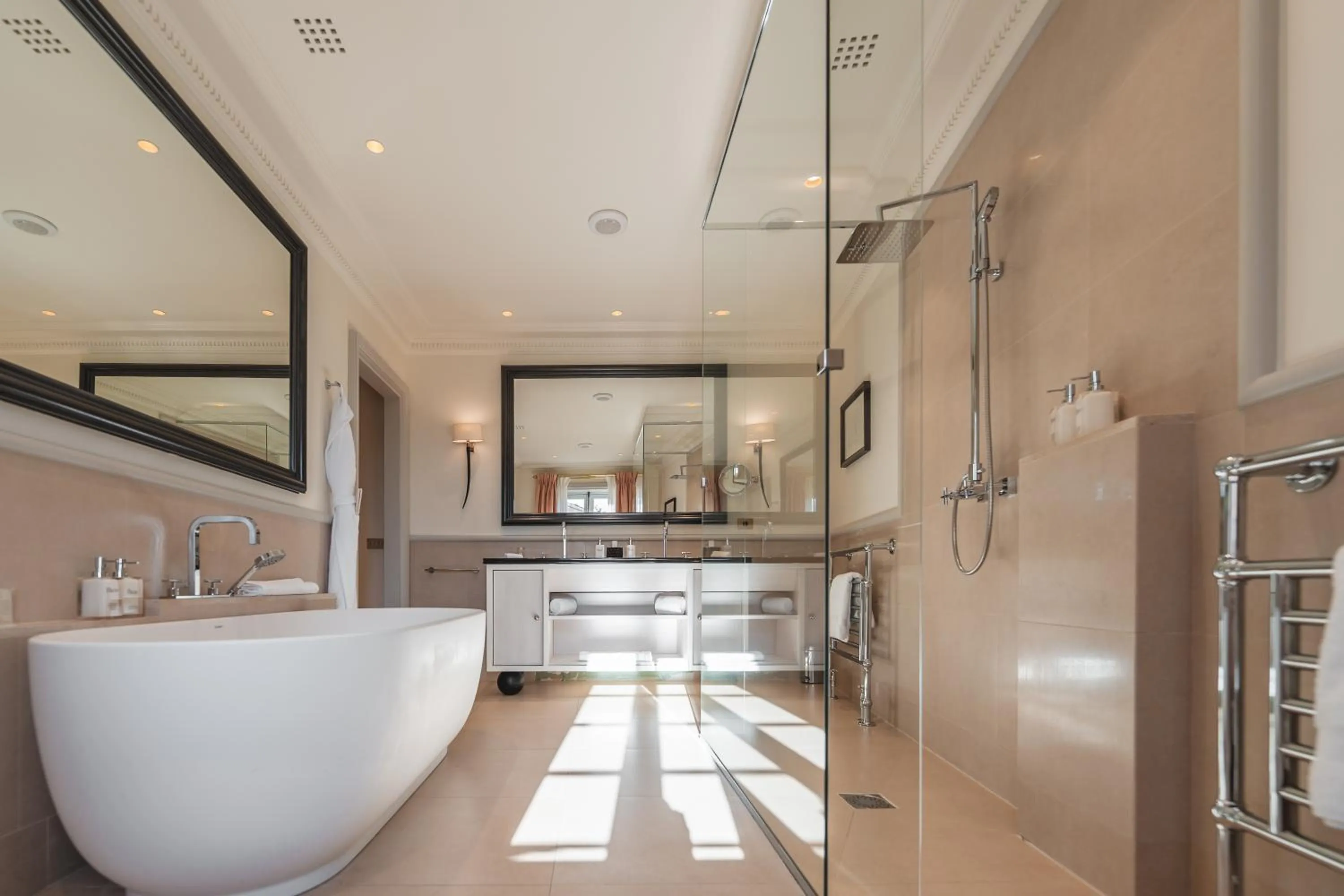 Bathroom in Hôtel de Pavie