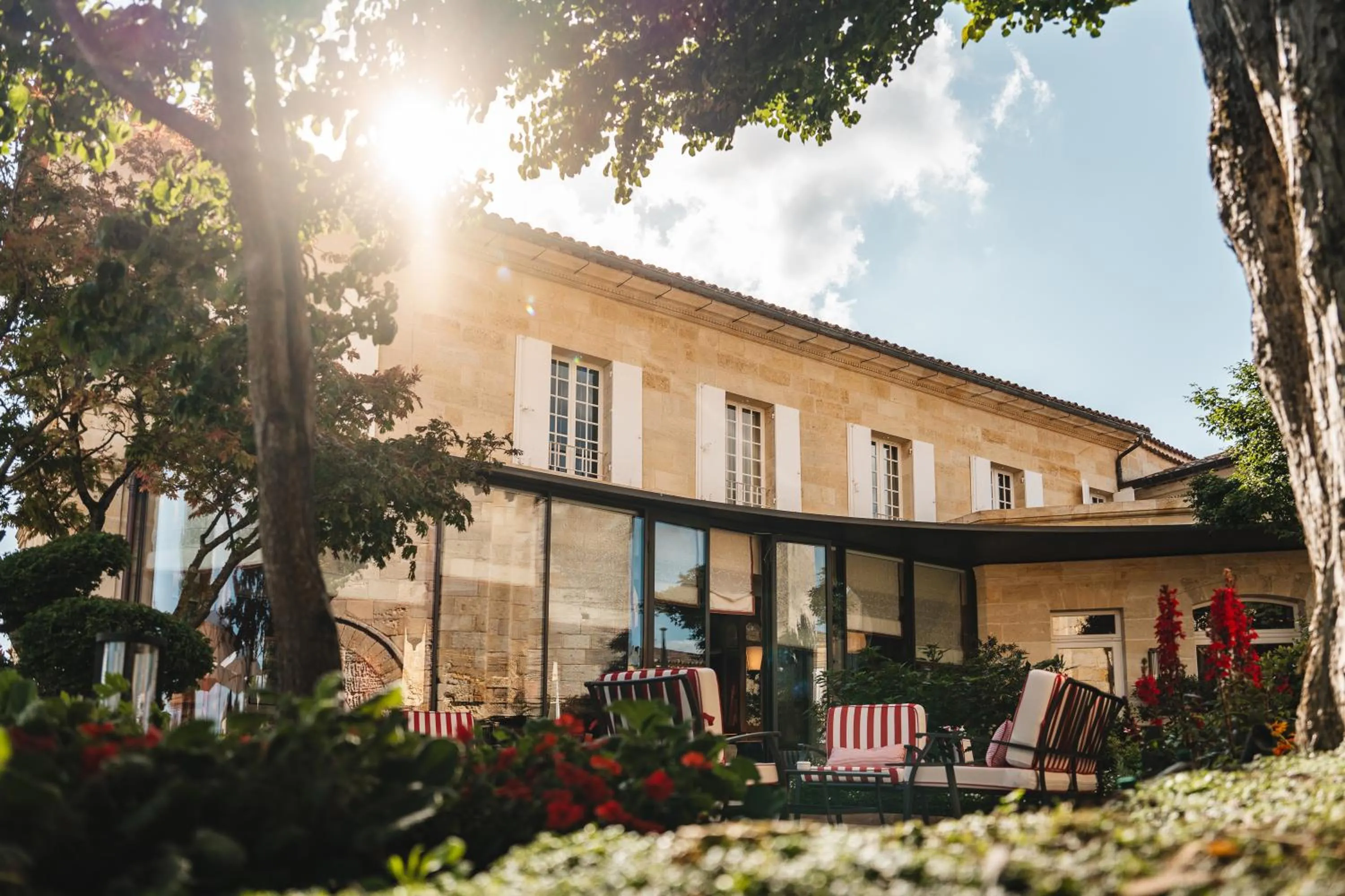 Facade/entrance in Hôtel de Pavie