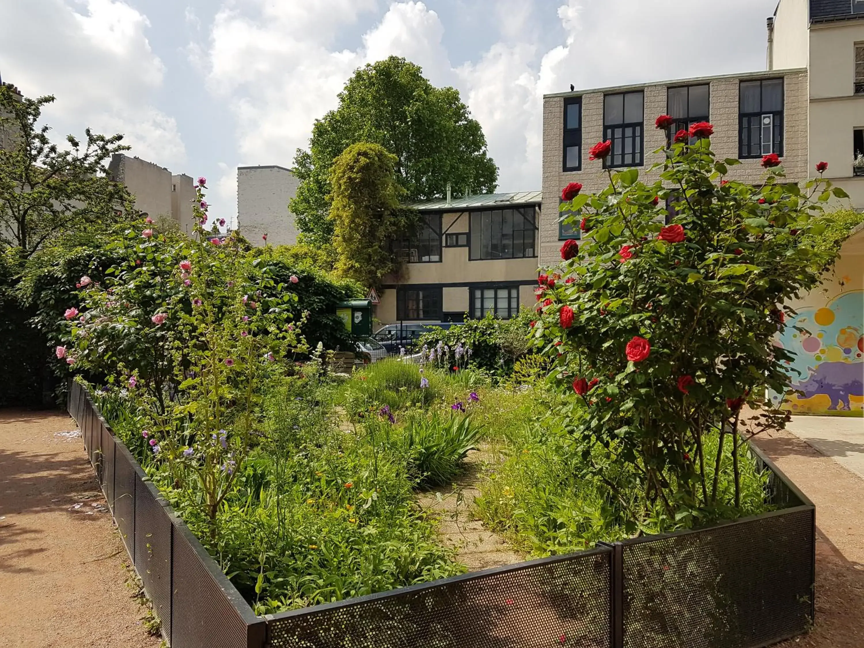 Property building in Hôtel Moulin Vert Property building in Hôtel Moulin Vert