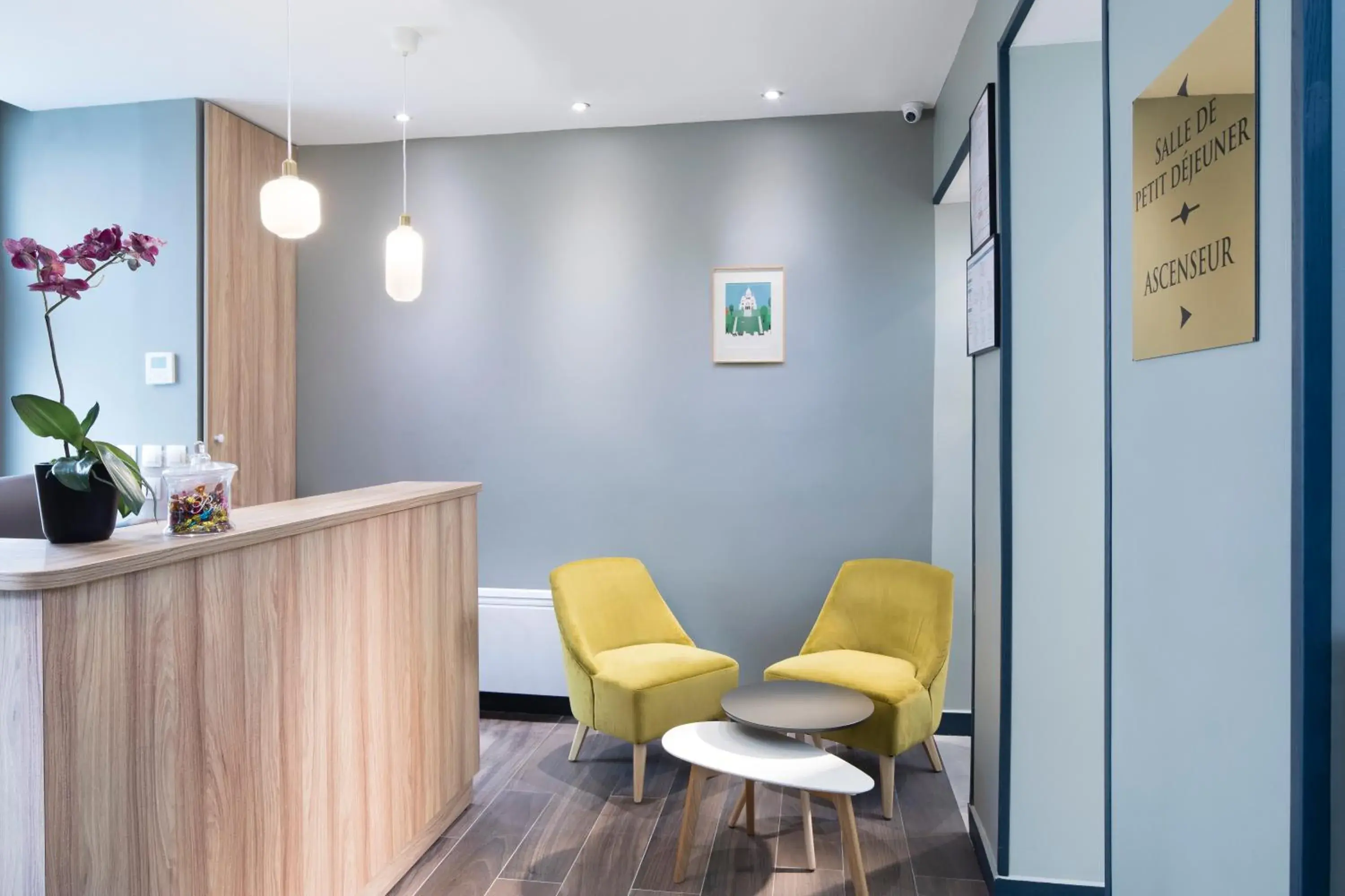 Lobby or reception in Hôtel Moulin Vert Lobby or reception in Hôtel Moulin Vert