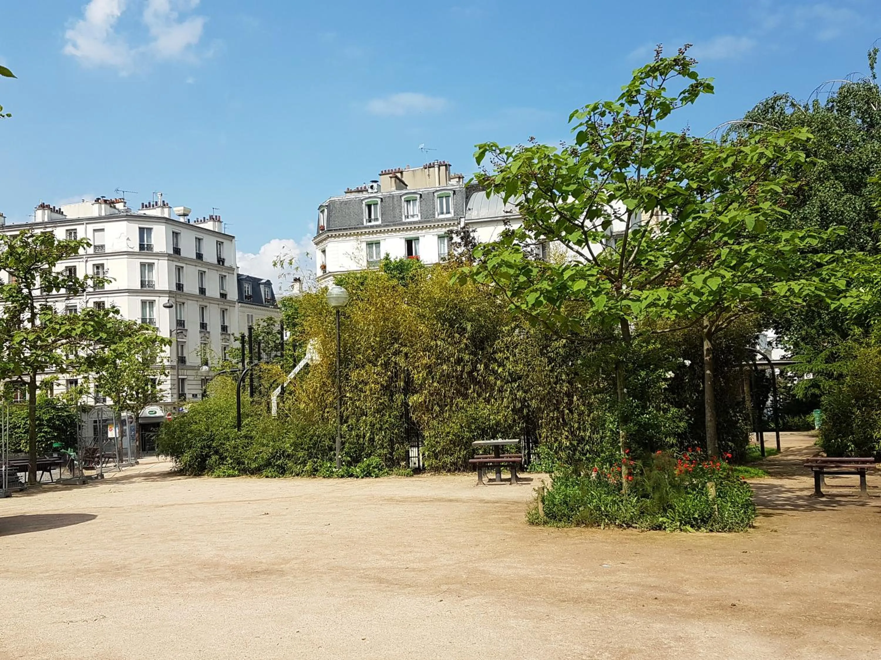 Property building in Hôtel Moulin Vert
