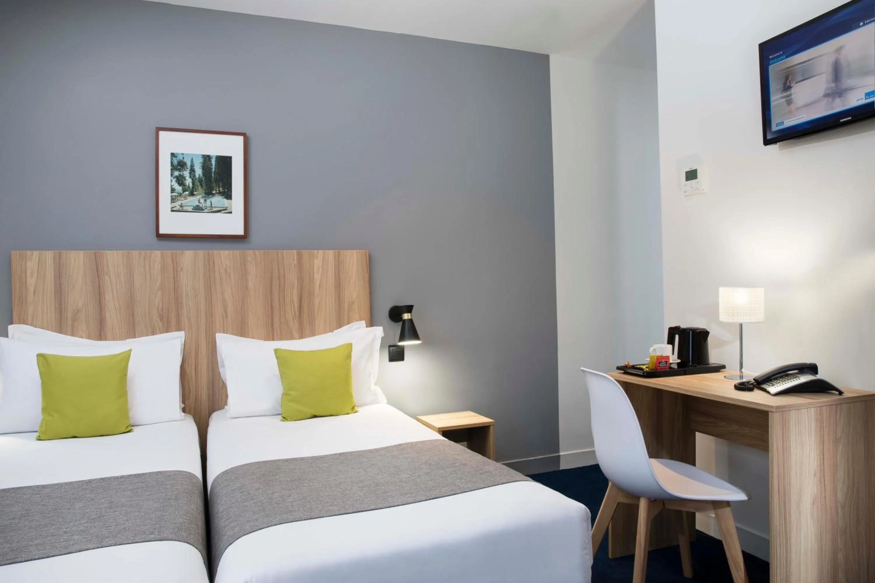 Bed in Hôtel Moulin Vert