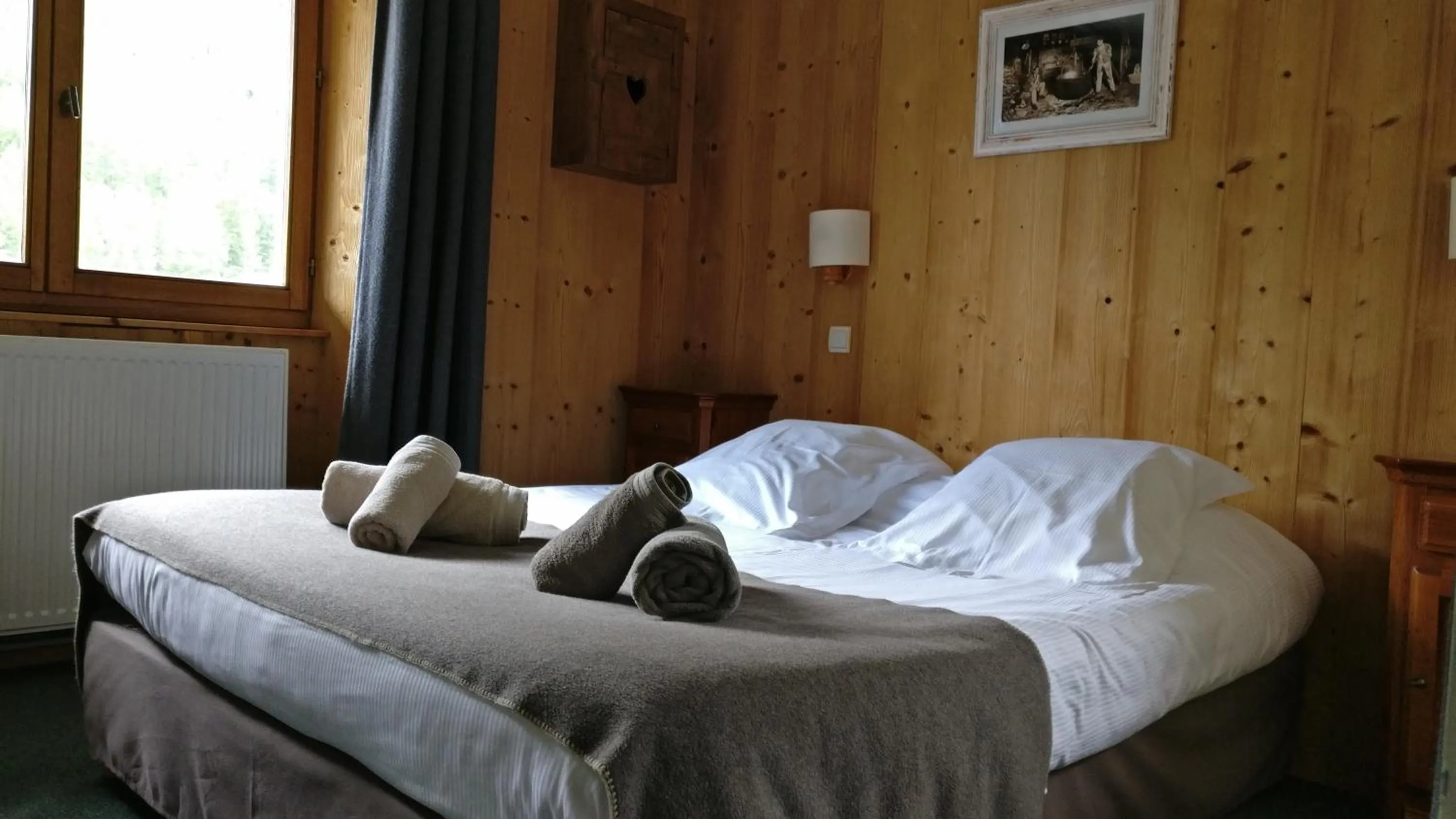 Toilet, Bed in Hôtel Bellier