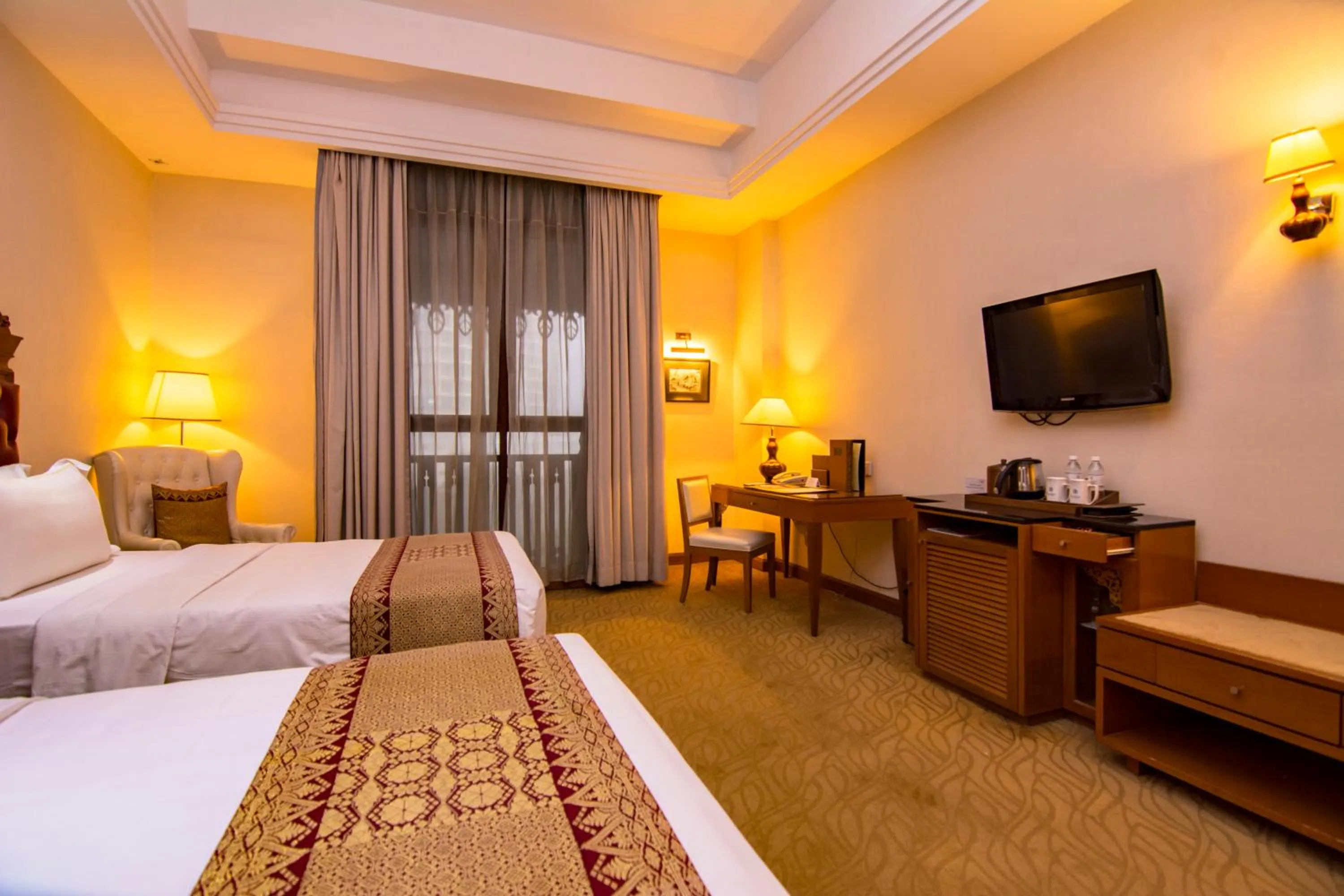 Photo of the whole room, Bed in Royale Chulan Kuala Lumpur