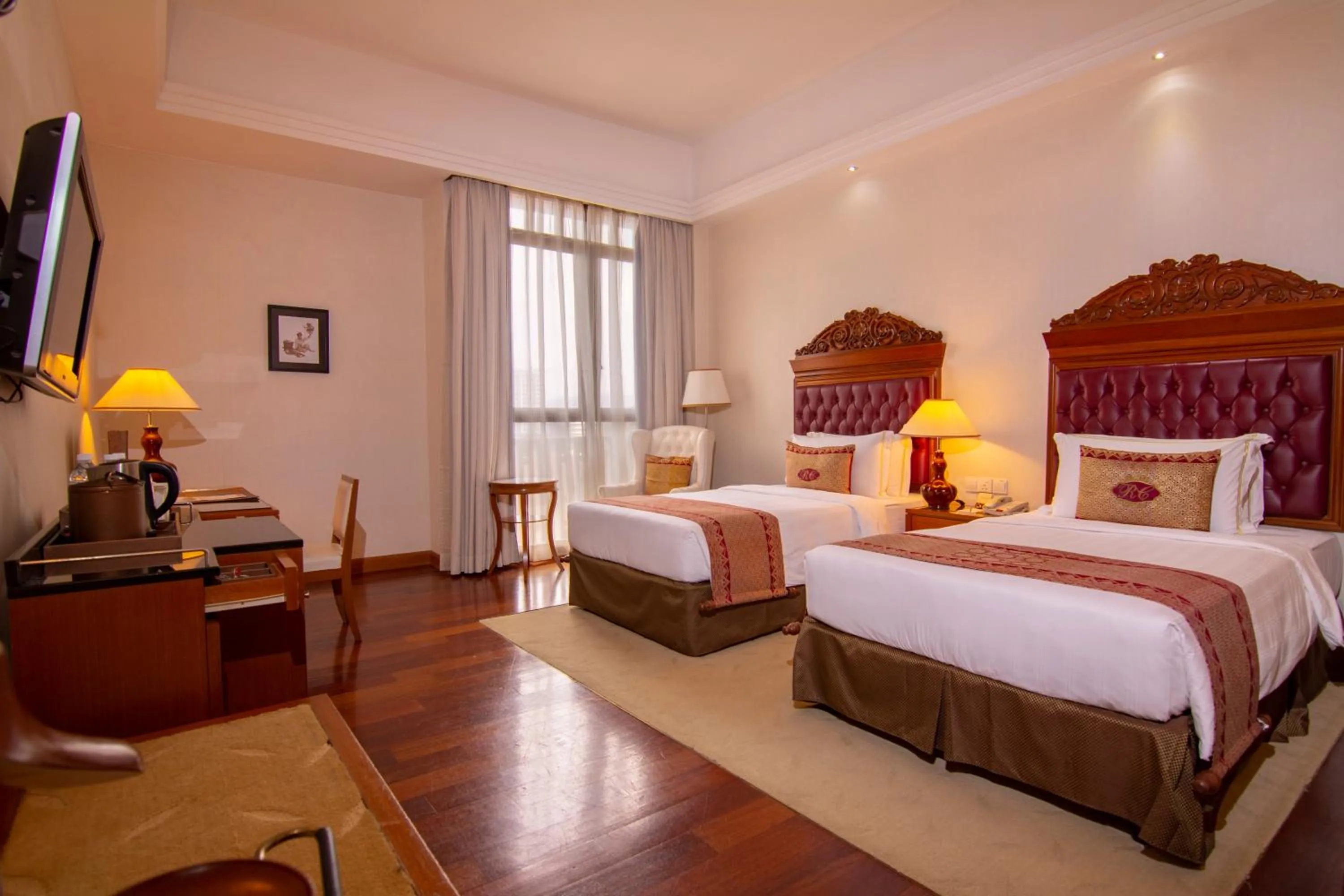 Photo of the whole room, Bed in Royale Chulan Kuala Lumpur