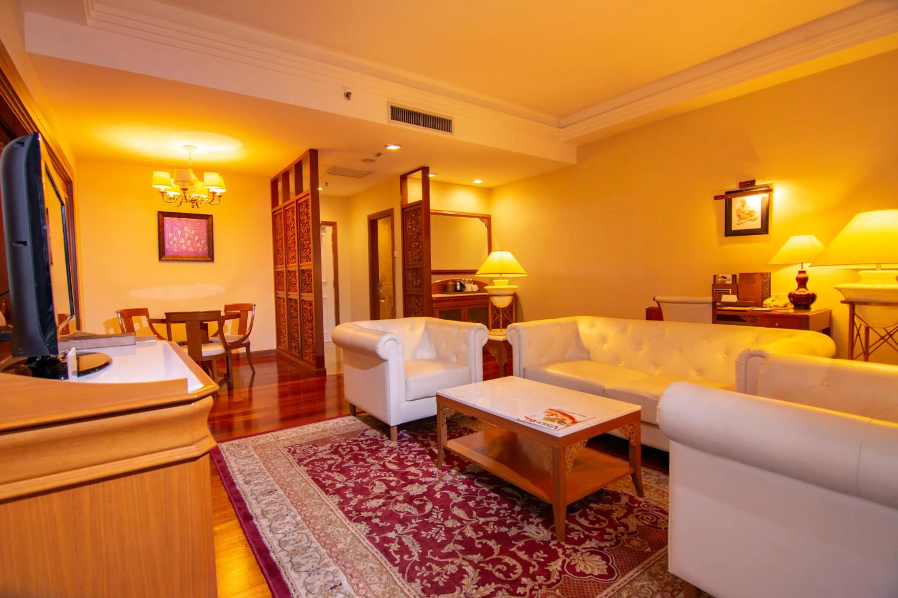 Living room, Bed in Royale Chulan Kuala Lumpur