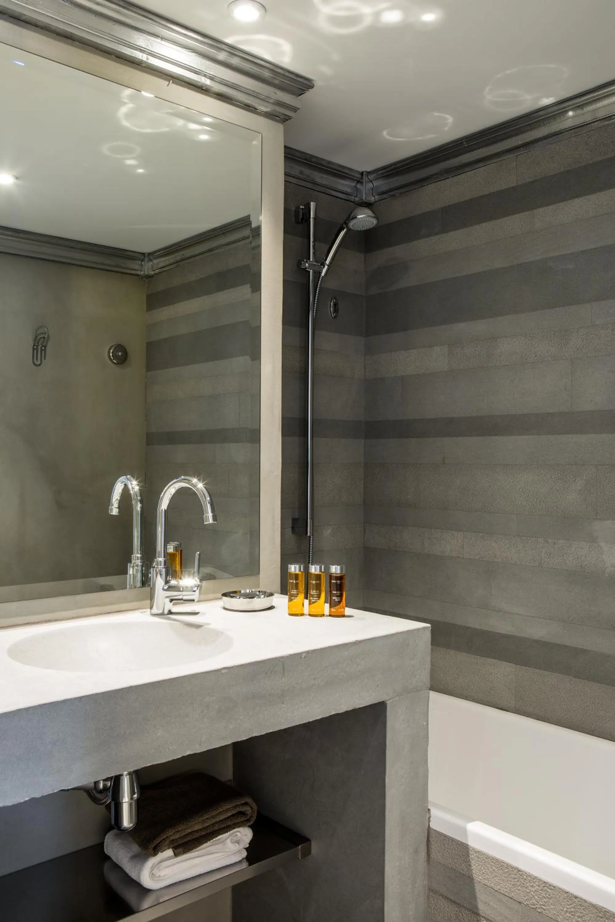 Bathroom in Hotel Ormelune