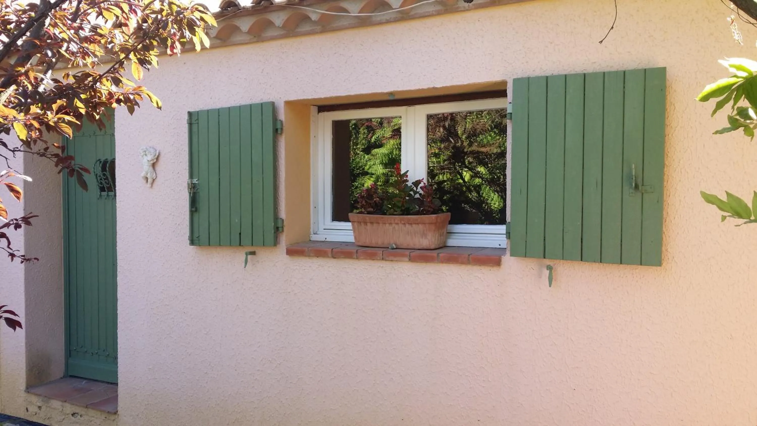 Photo of the whole room in Le clos des olivettes