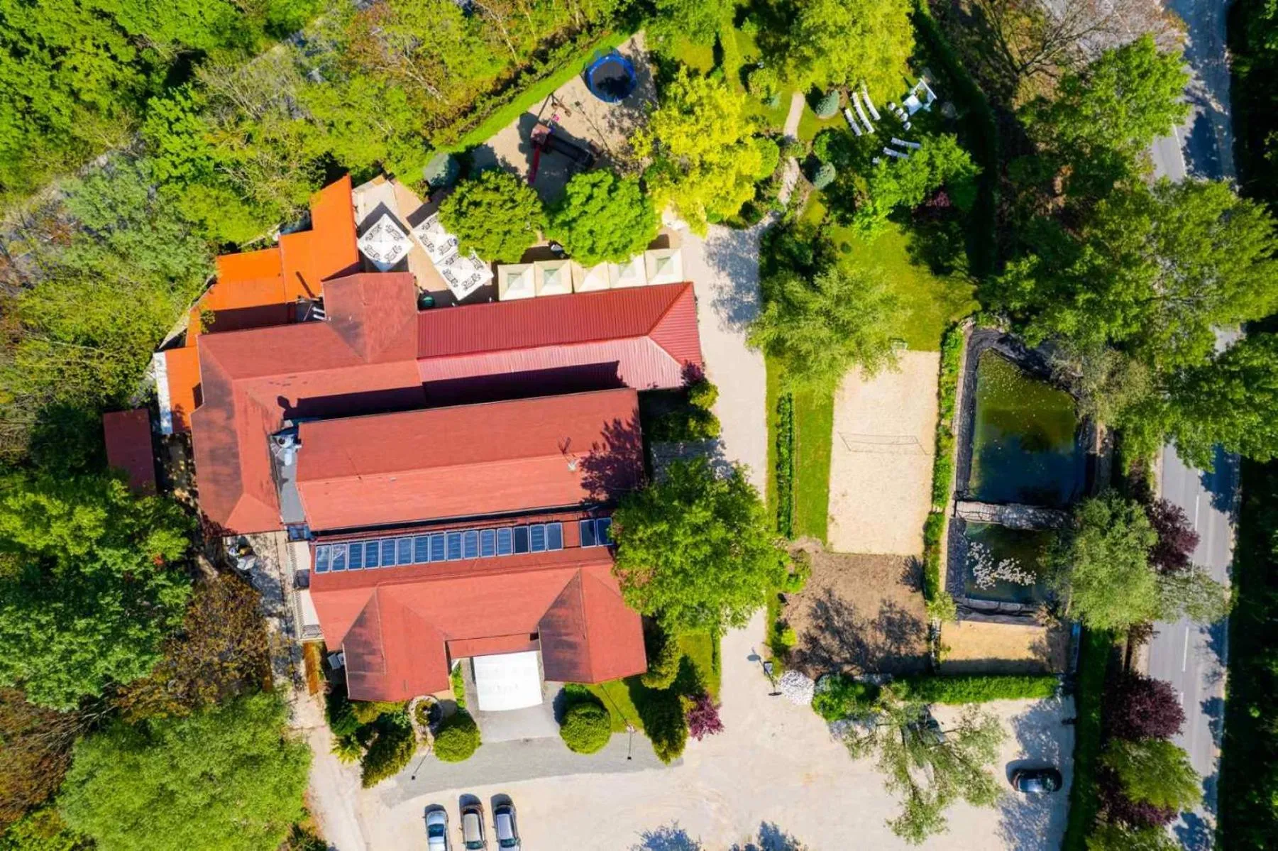 Property building in Pollushof Panzió és Étterem
