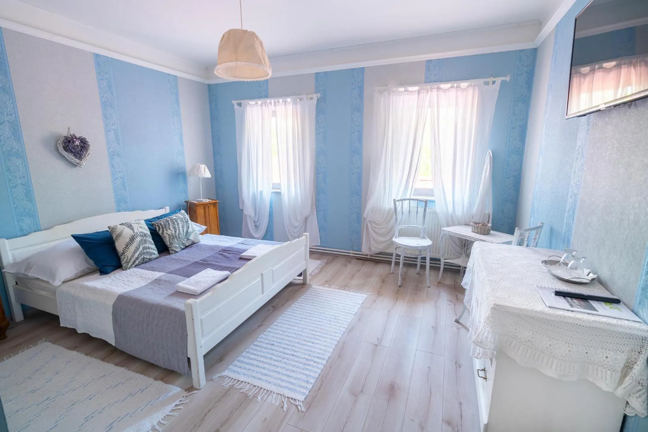 Bed in Pollushof Panzió és Étterem