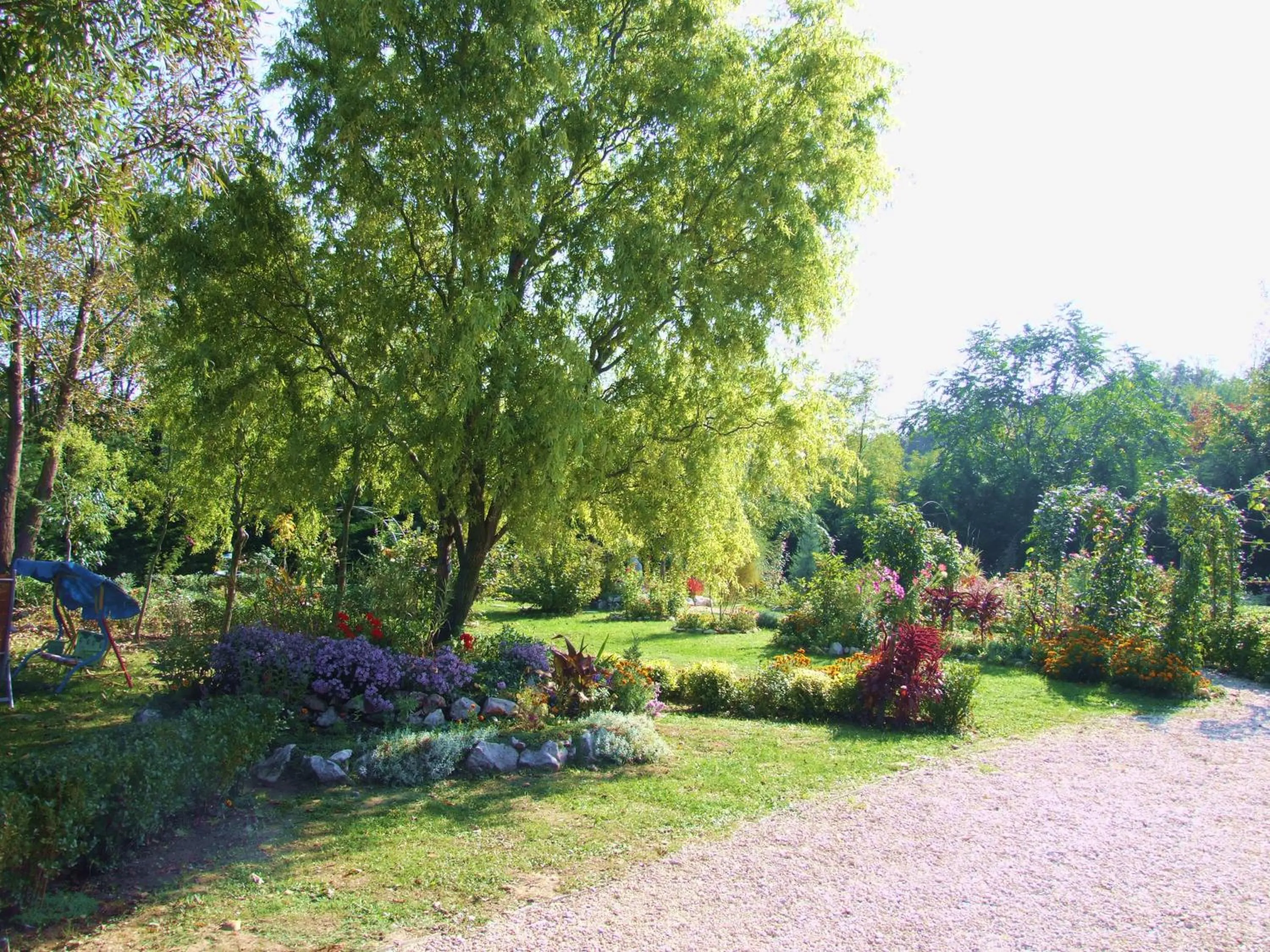 Garden in Pollushof Panzió és Étterem