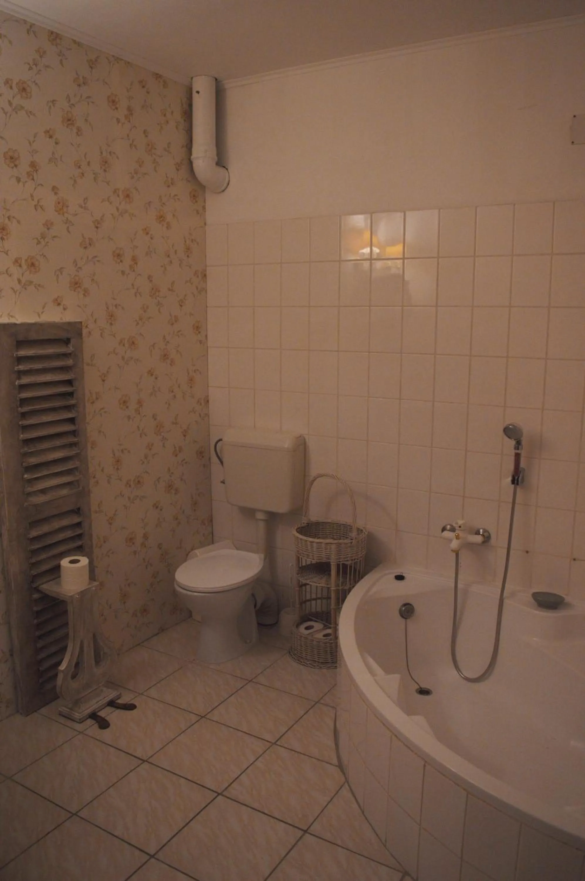 Bathroom in Pollushof Panzió és Étterem