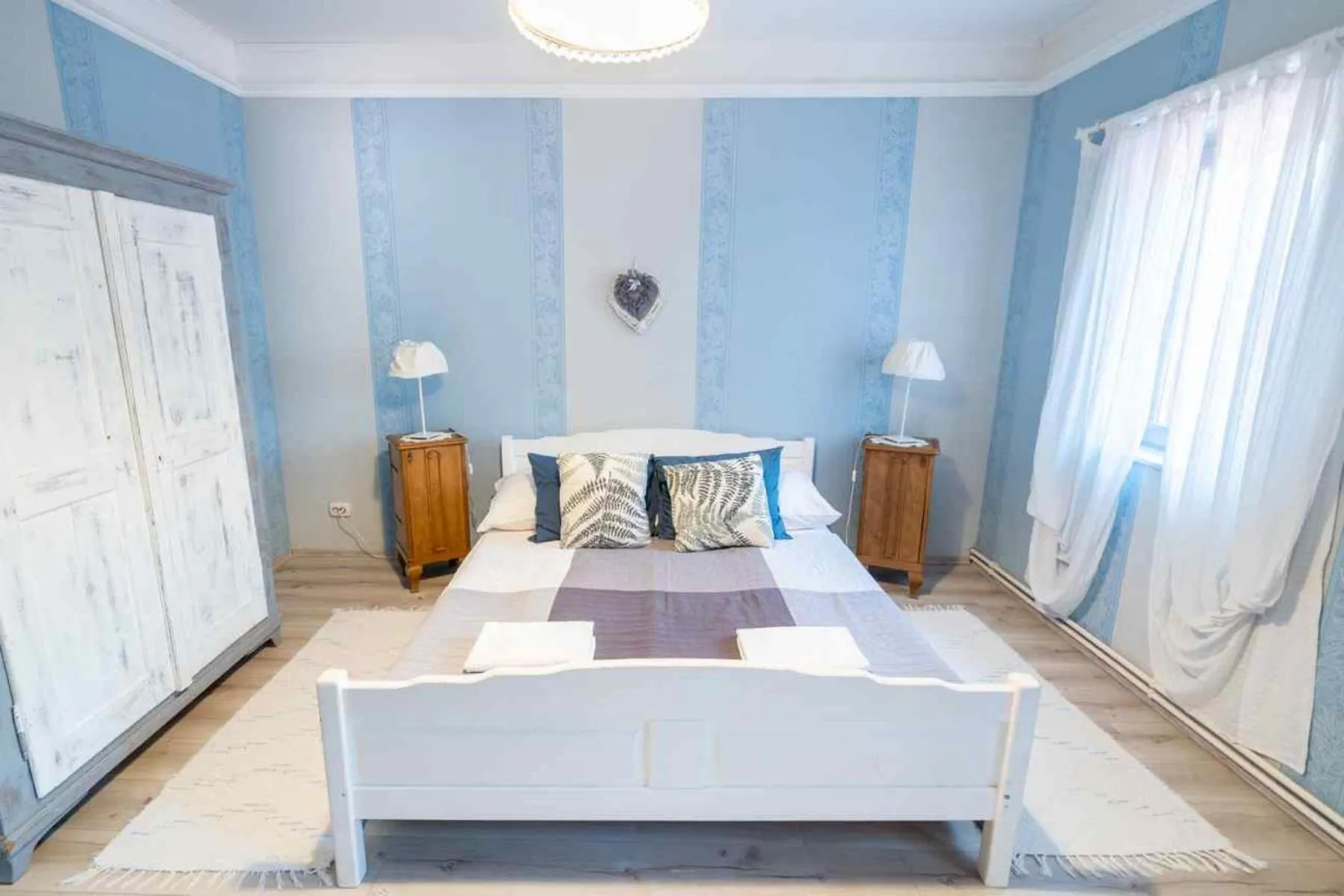 Bed in Pollushof Panzió és Étterem