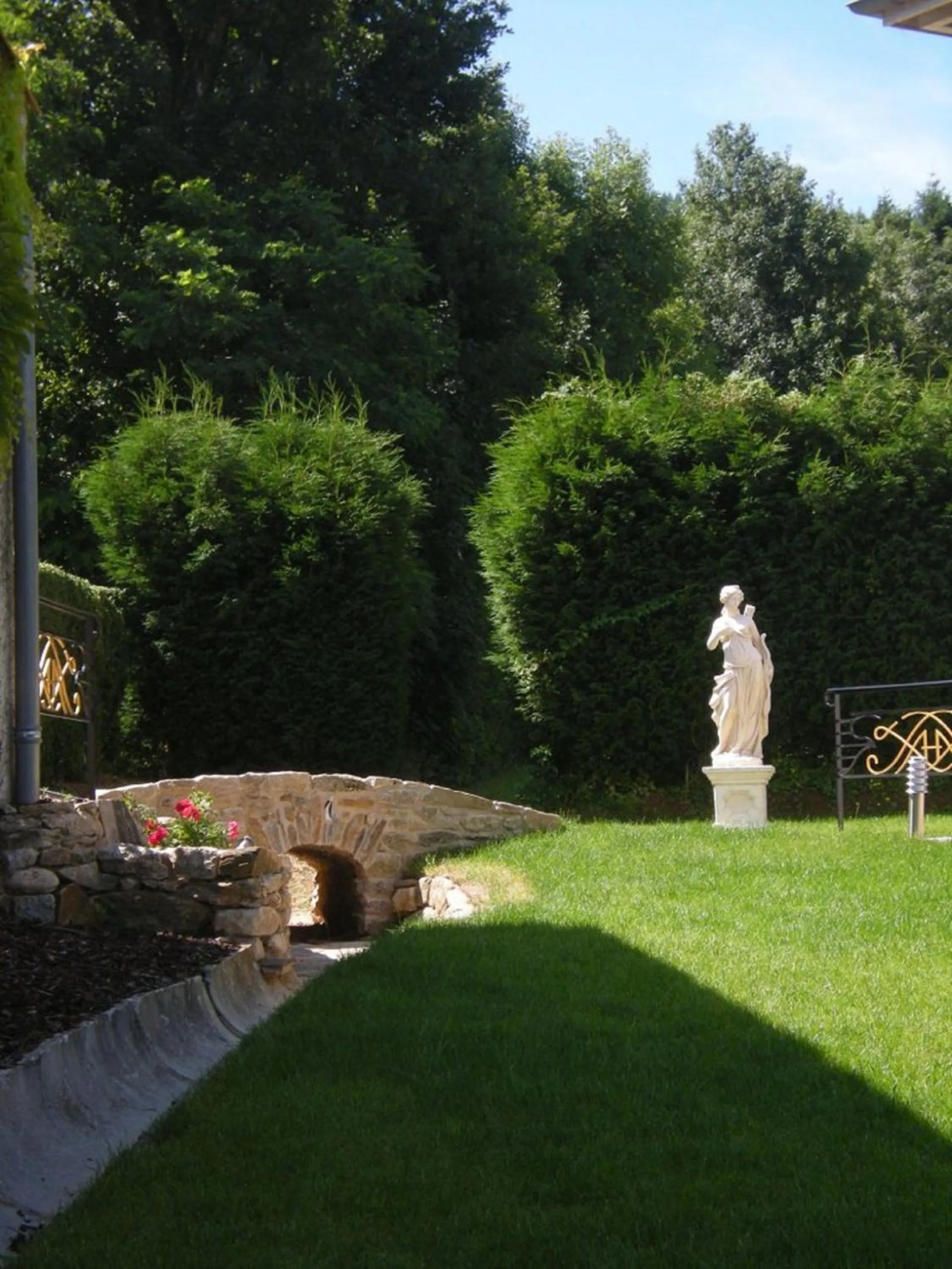 Garden in Demeure de Flore