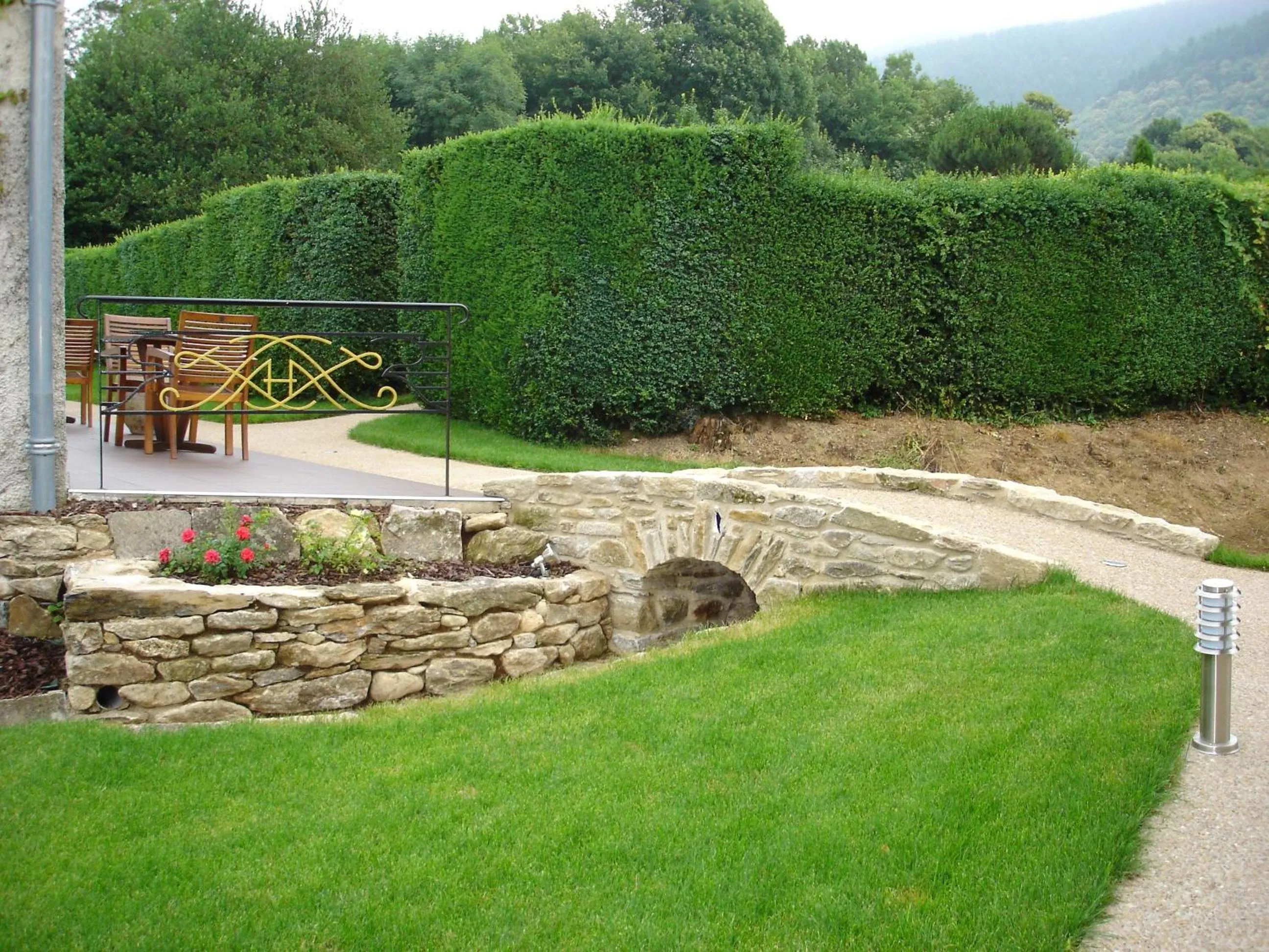 Garden view in Demeure de Flore