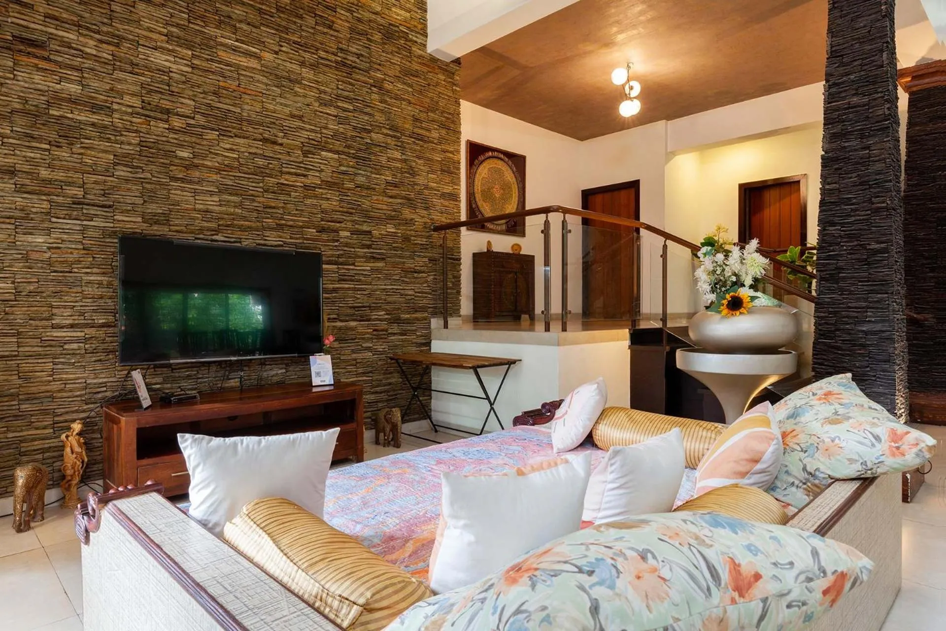Communal lounge/ TV room in StayVista's Valencia Villa with Gazebo and Indoor Games