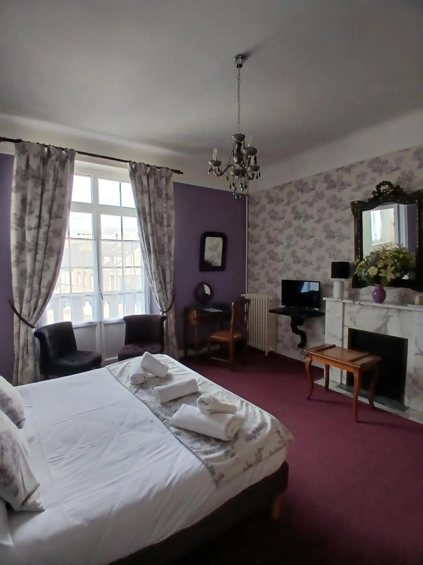 Photo of the whole room, Bed in La Granitiere Maison de Charme