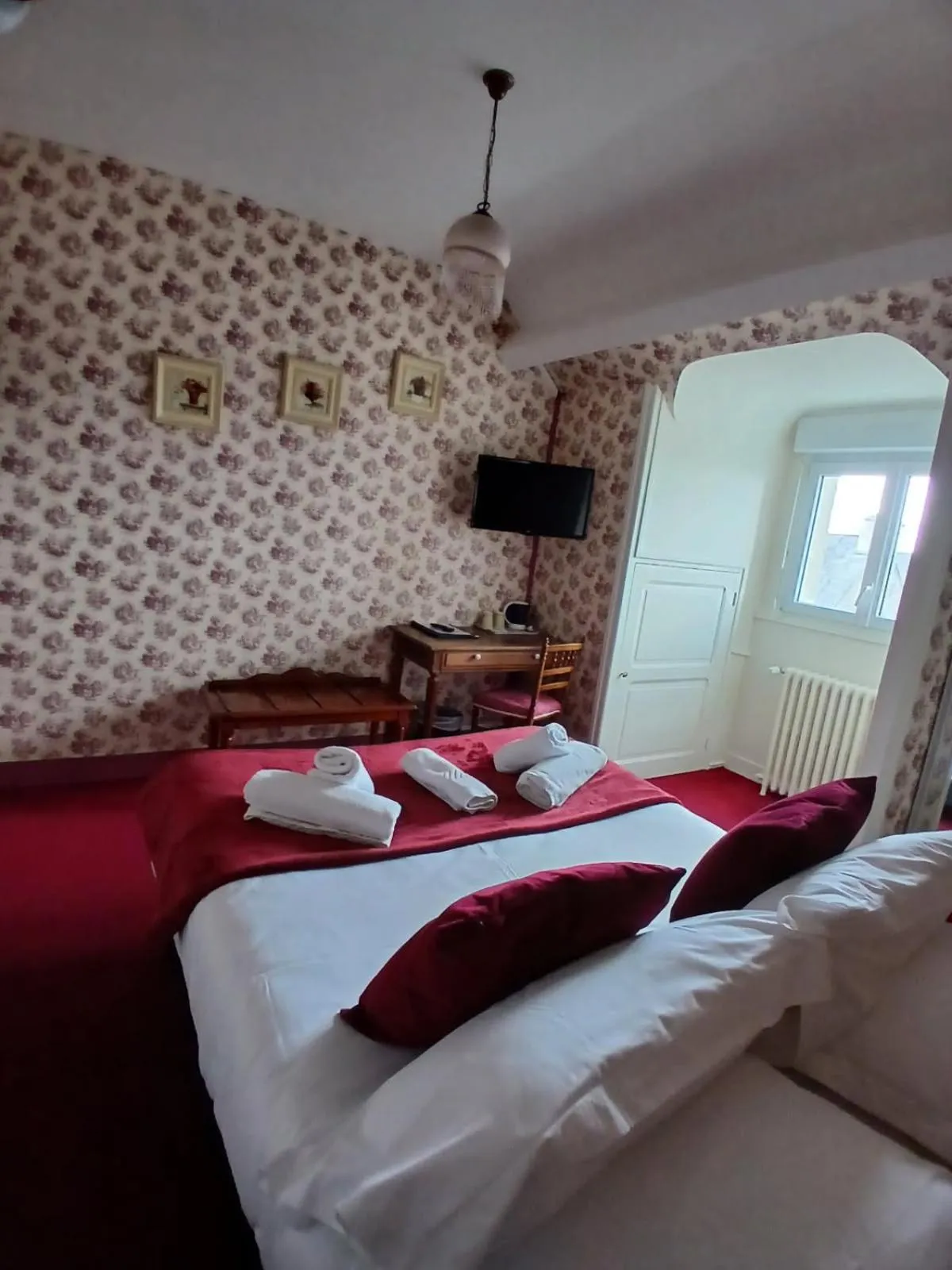 Photo of the whole room, Bed in La Granitiere Maison de Charme
