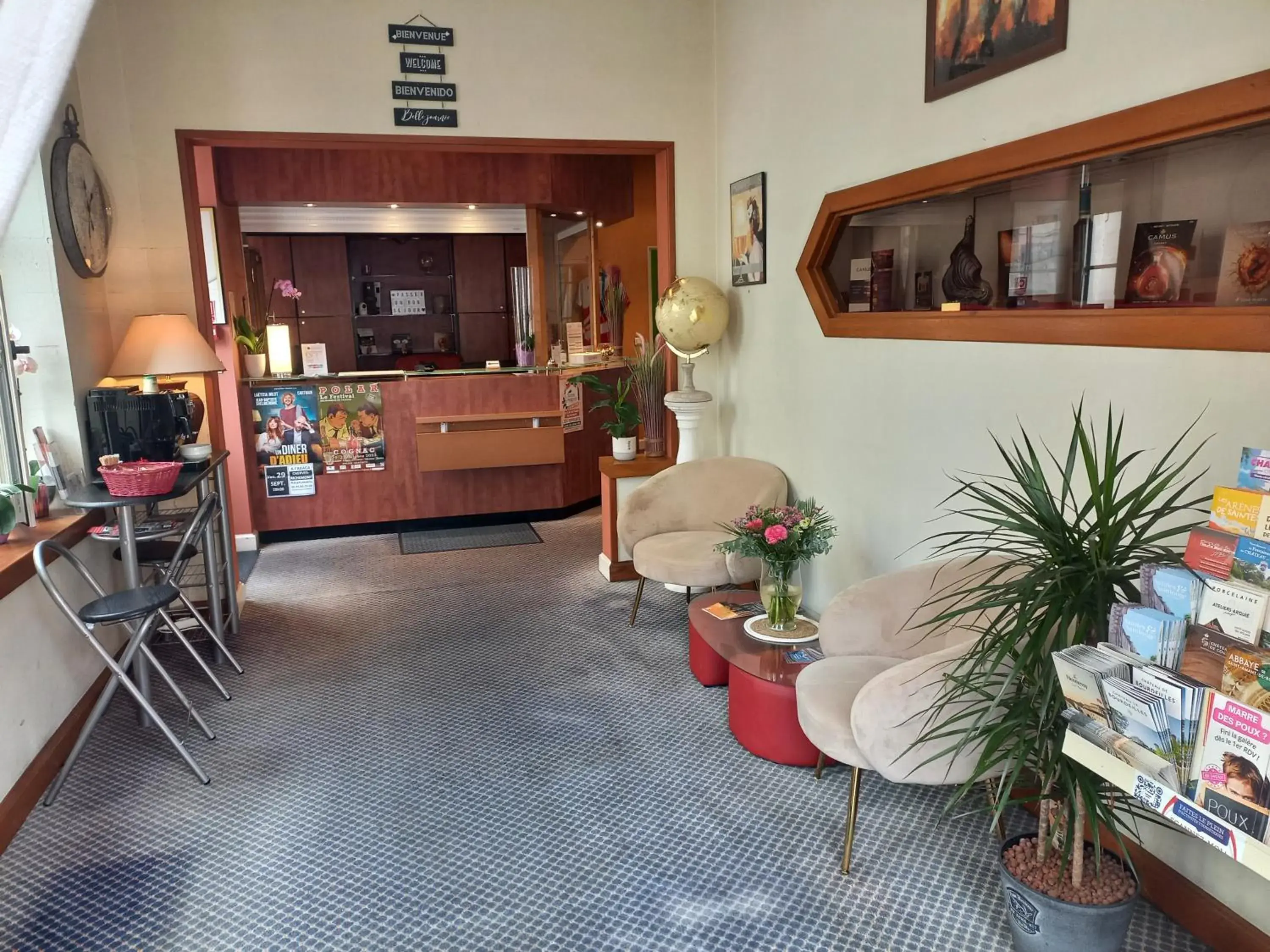 Lobby or reception in Logis Hôtel La Résidence, Cognac Centre Lobby or reception in Logis Hôtel La Résidence, Cognac Centre