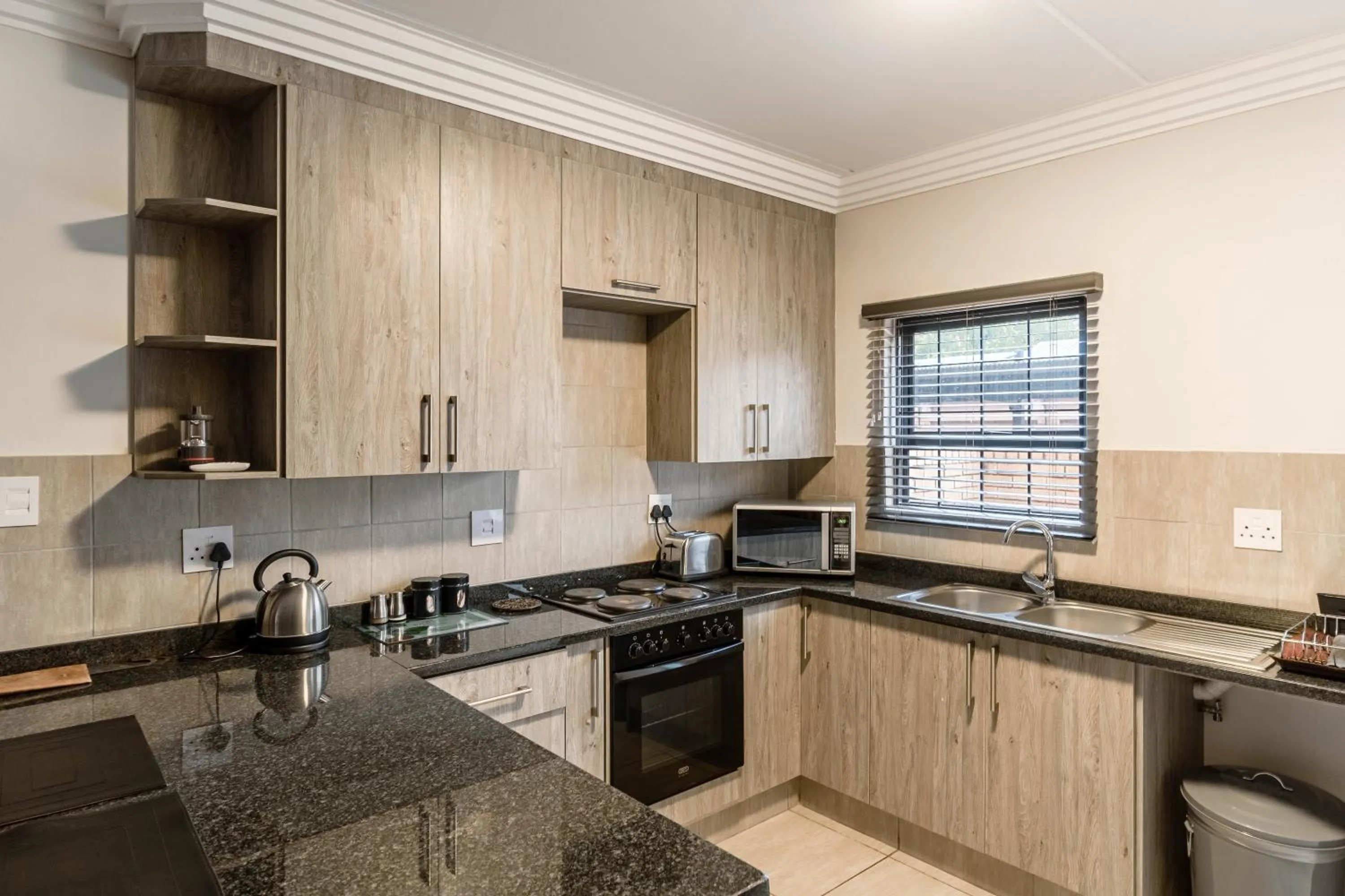 Kitchen or kitchenette in Camelot Guest House & Apartments