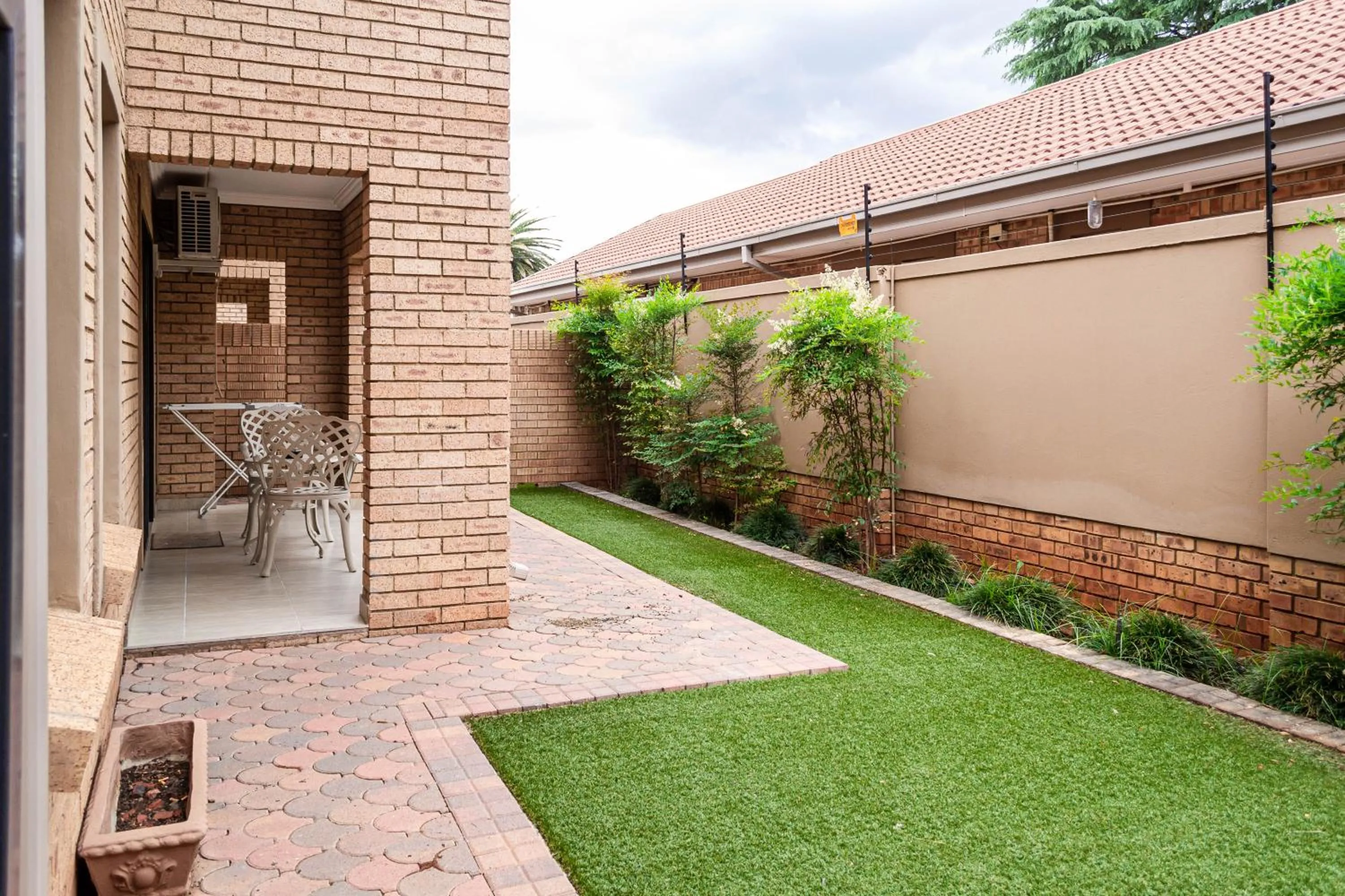 Garden in Camelot Guest House & Apartments