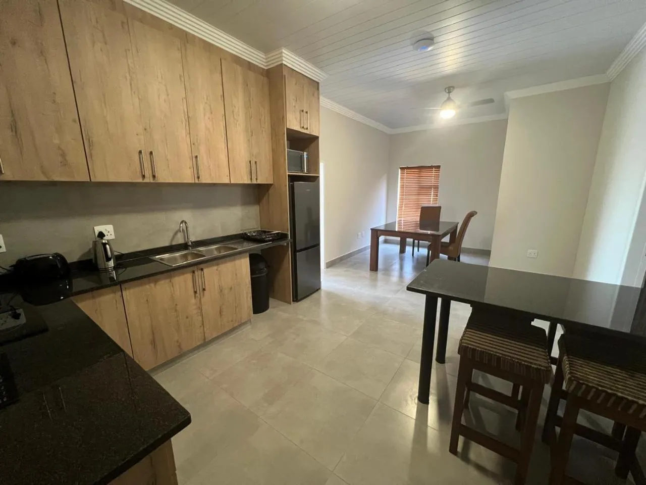 Kitchen or kitchenette in Camelot Guest House & Apartments