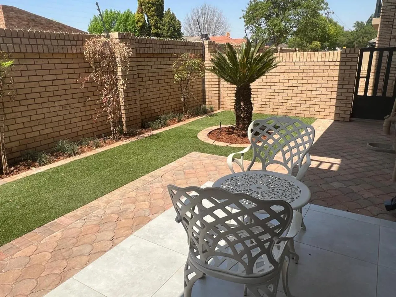 One-Bedroom Apartment with Garden - single occupancy in Camelot Guest House & Apartments