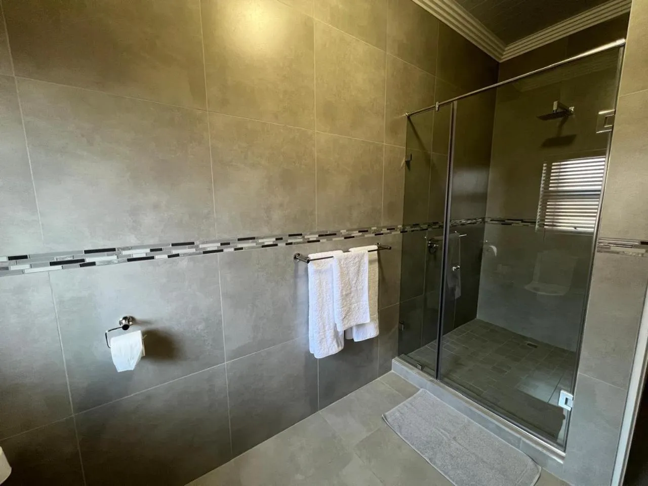 Bathroom in Camelot Guest House & Apartments