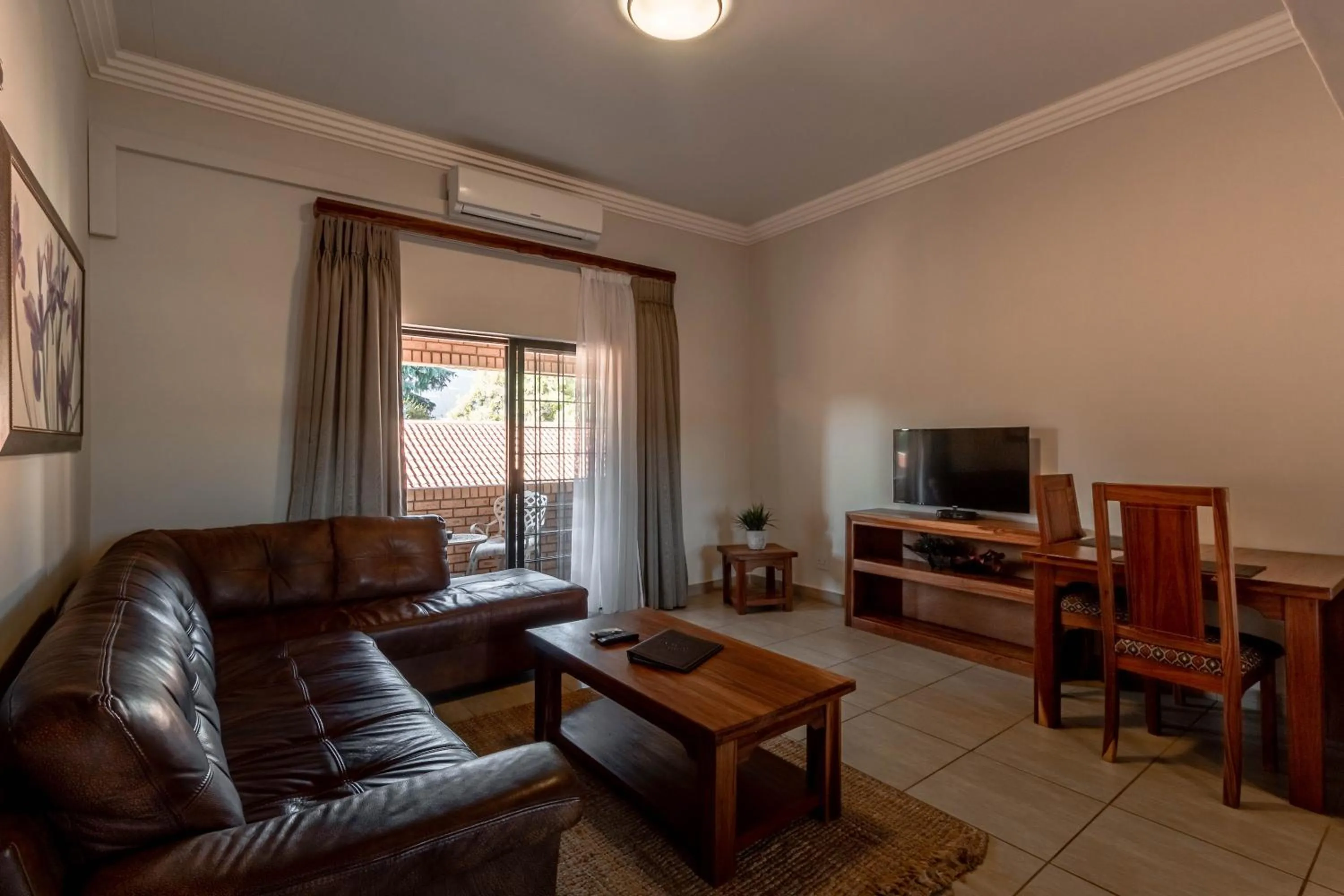 Living room in Camelot Guest House & Apartments