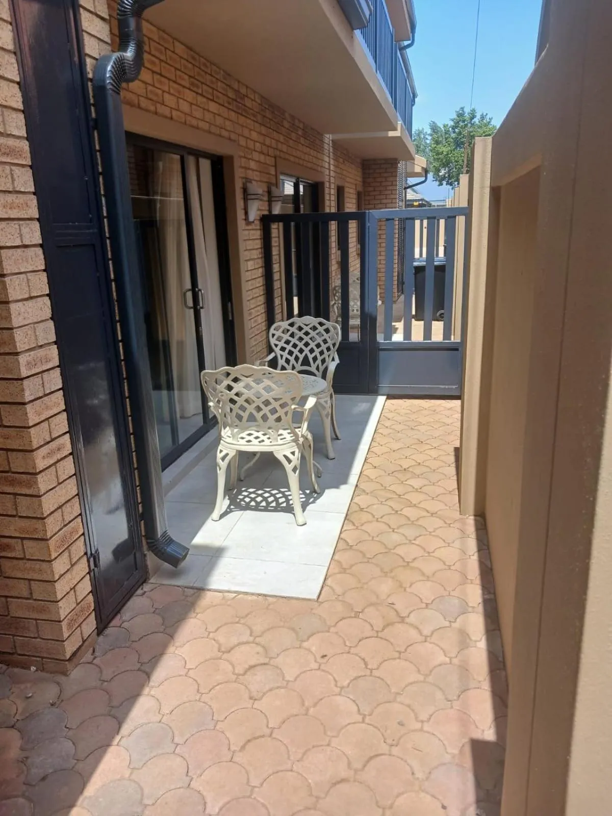 Patio in Camelot Guest House & Apartments