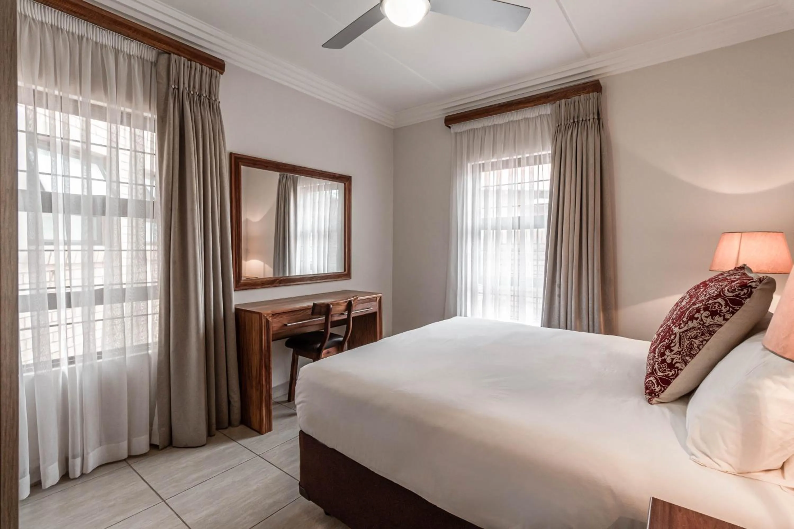 Bed in Camelot Guest House & Apartments