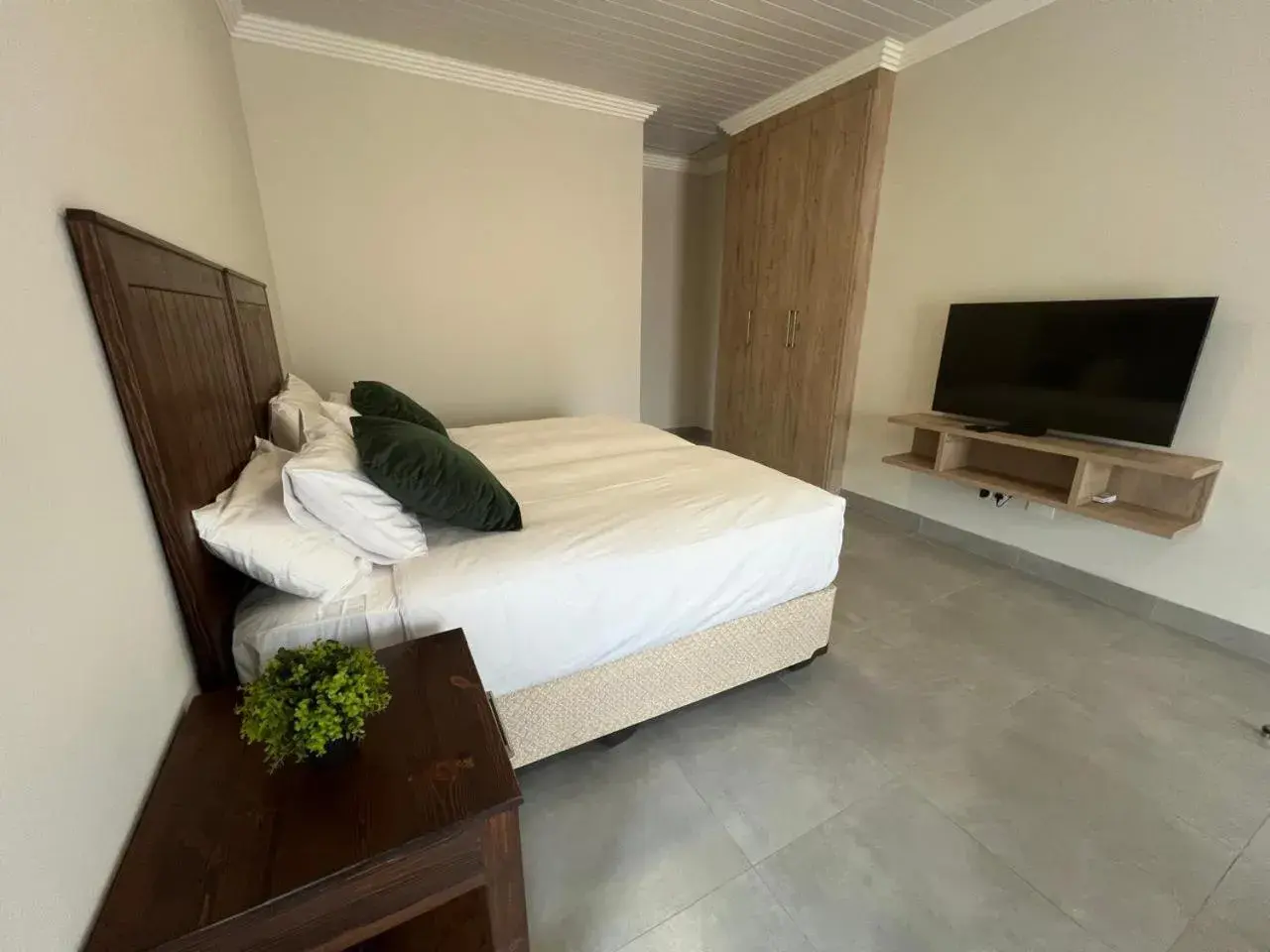 Two-Bedroom Apartment with Balcony in Camelot Guest House & Apartments Two-Bedroom Apartment with Balcony in Camelot Guest House & Apartments