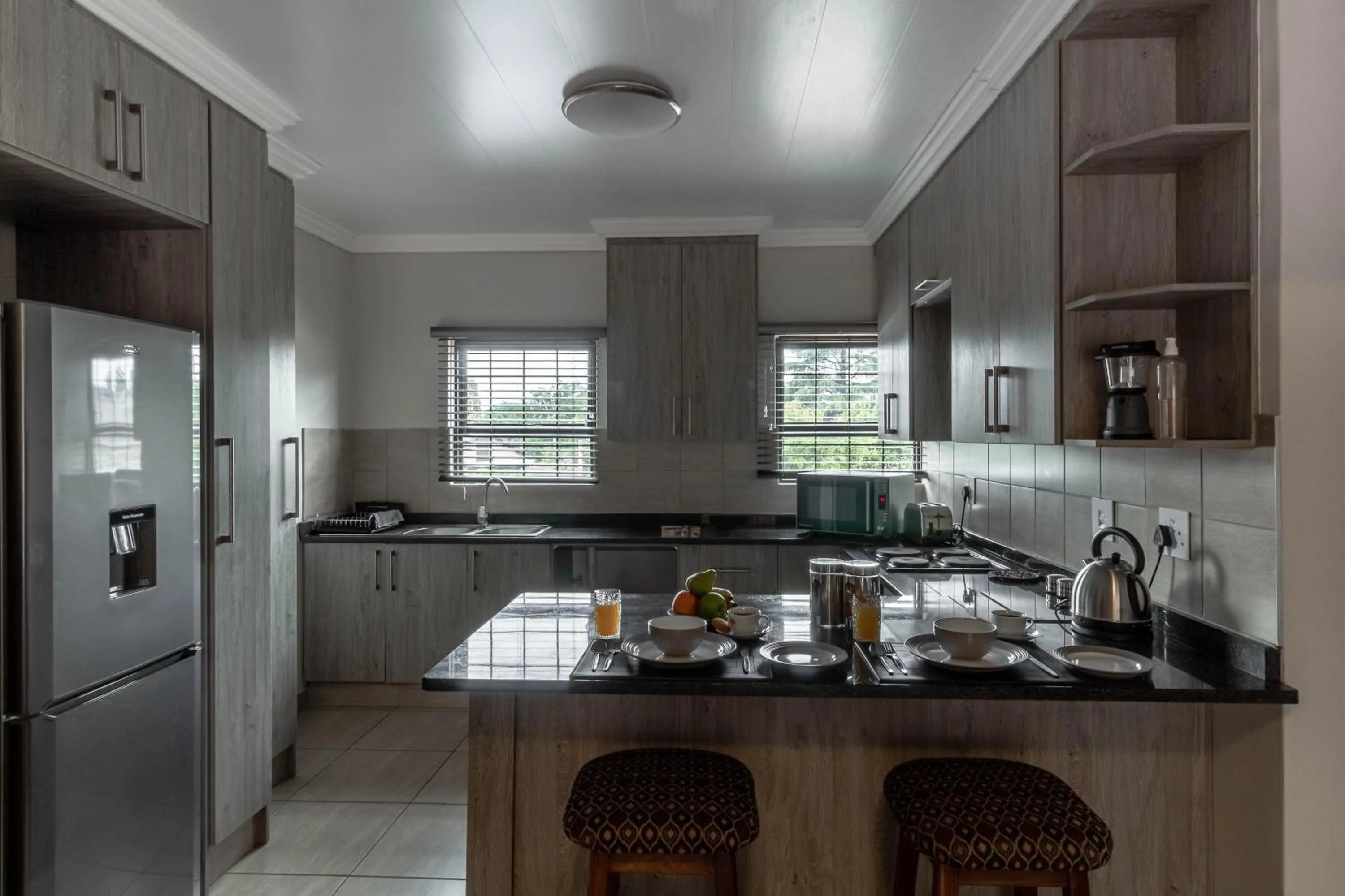 Kitchen or kitchenette in Camelot Guest House & Apartments