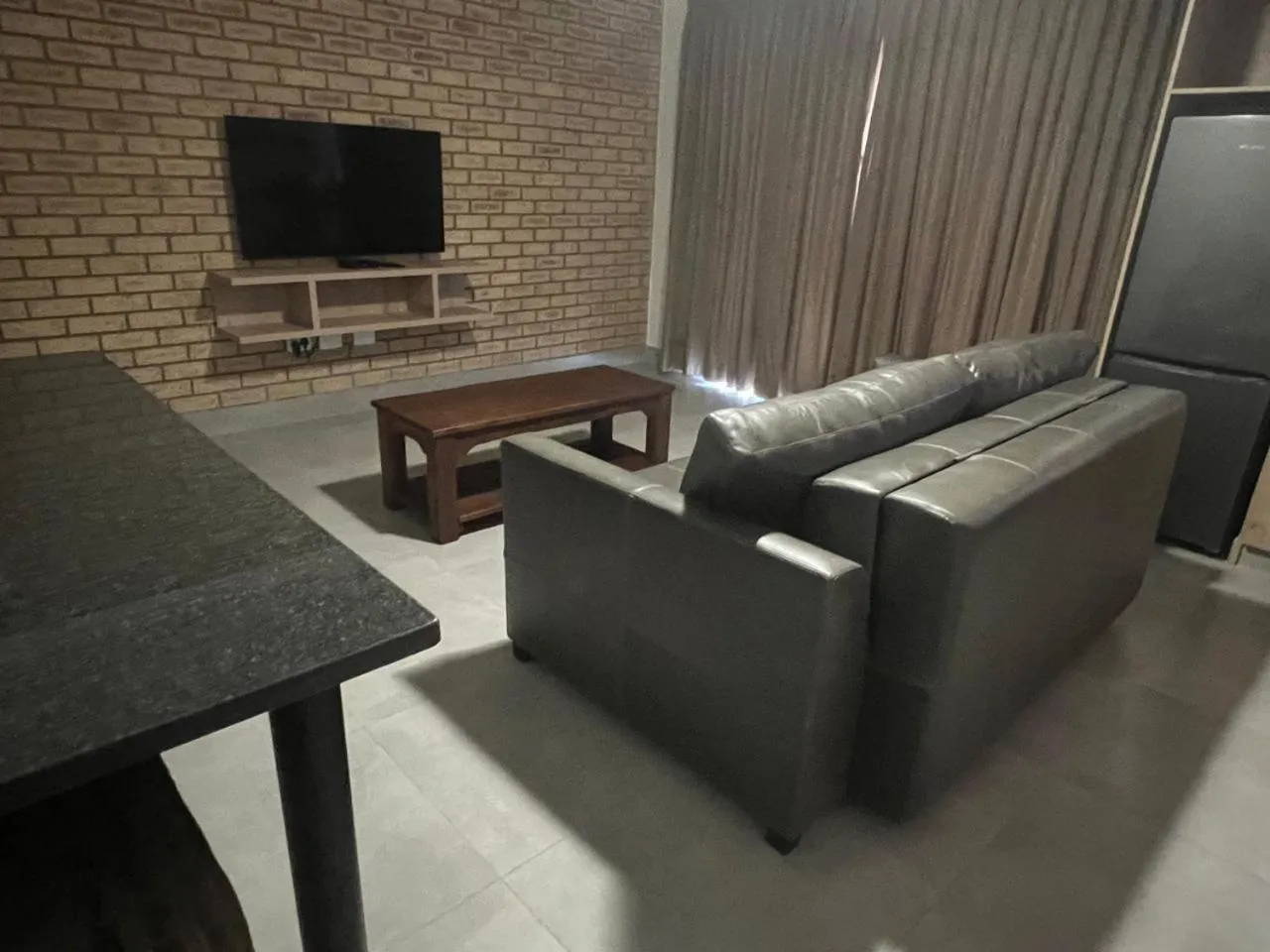TV and multimedia in Camelot Guest House & Apartments