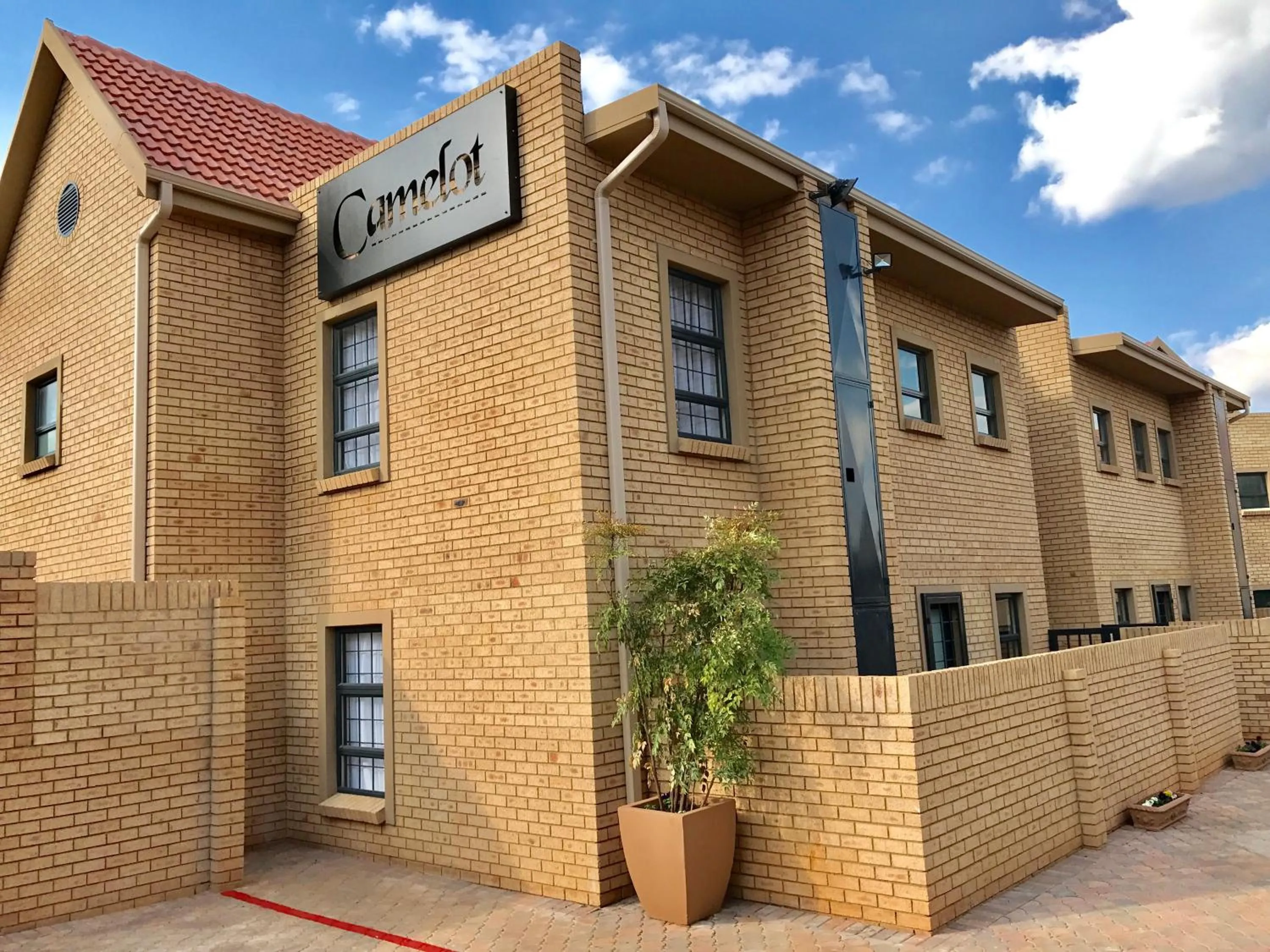 Property building in Camelot Guest House & Apartments