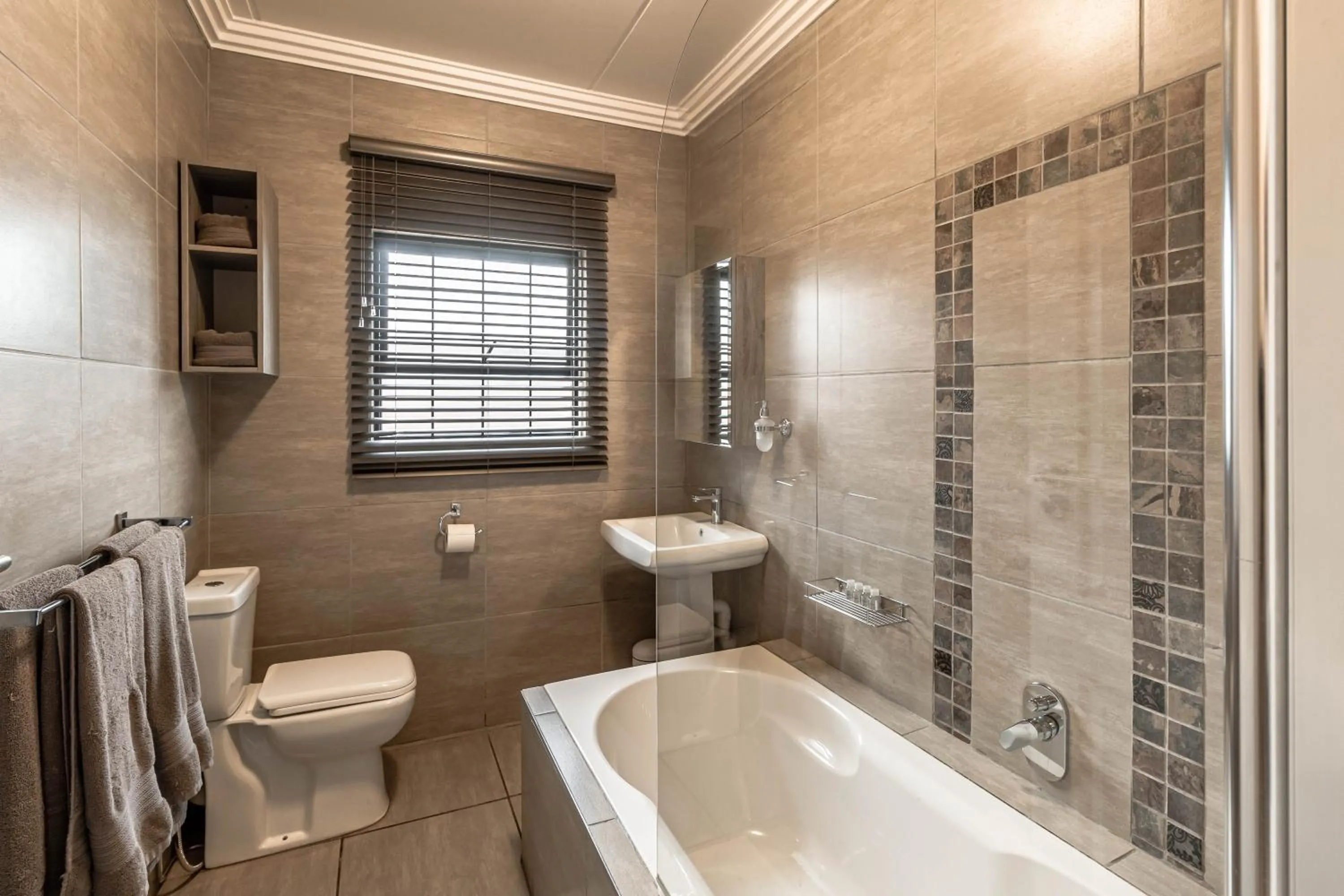 Apartment with Balcony in Camelot Guest House & Apartments