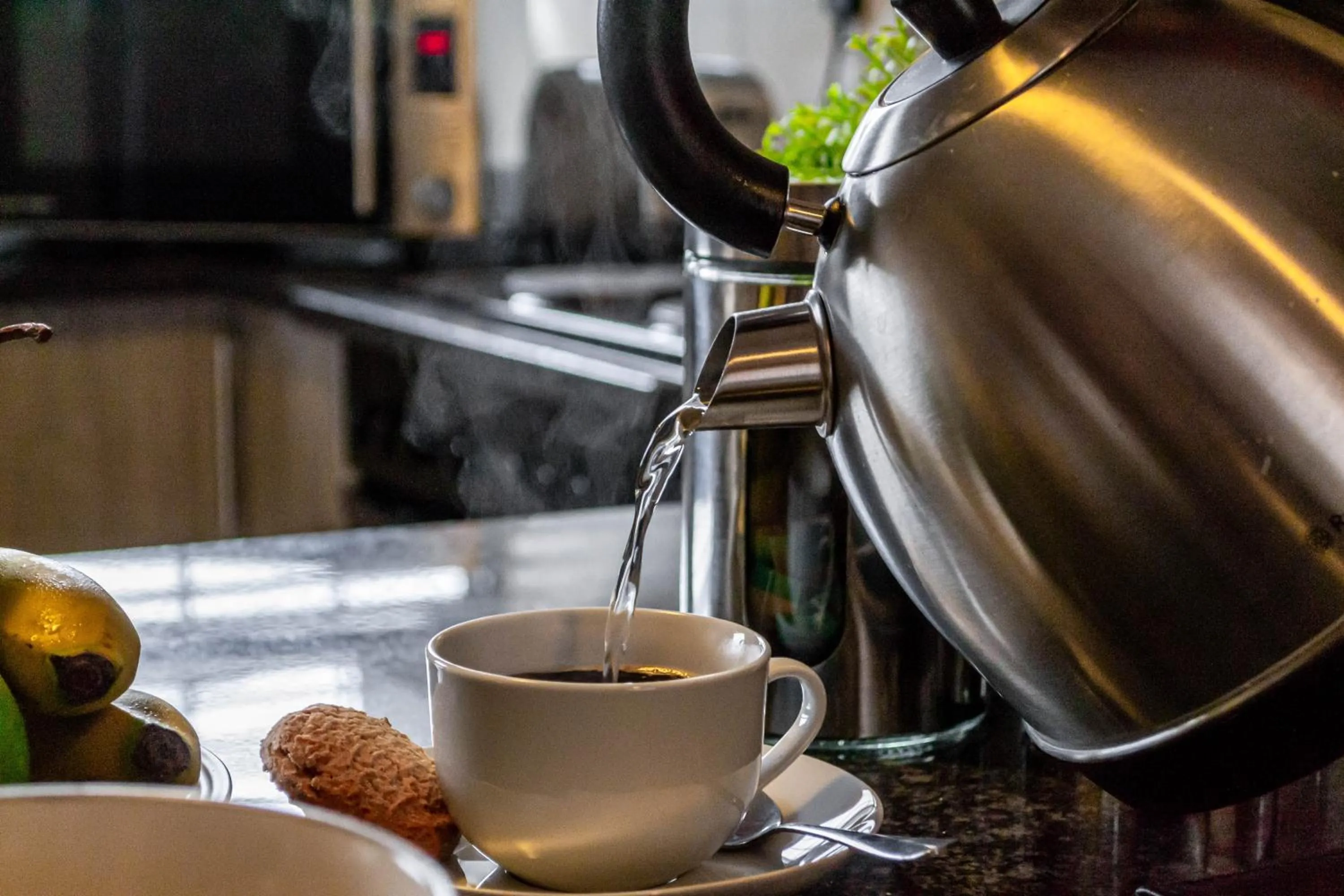Coffee/tea facilities in Camelot Guest House & Apartments